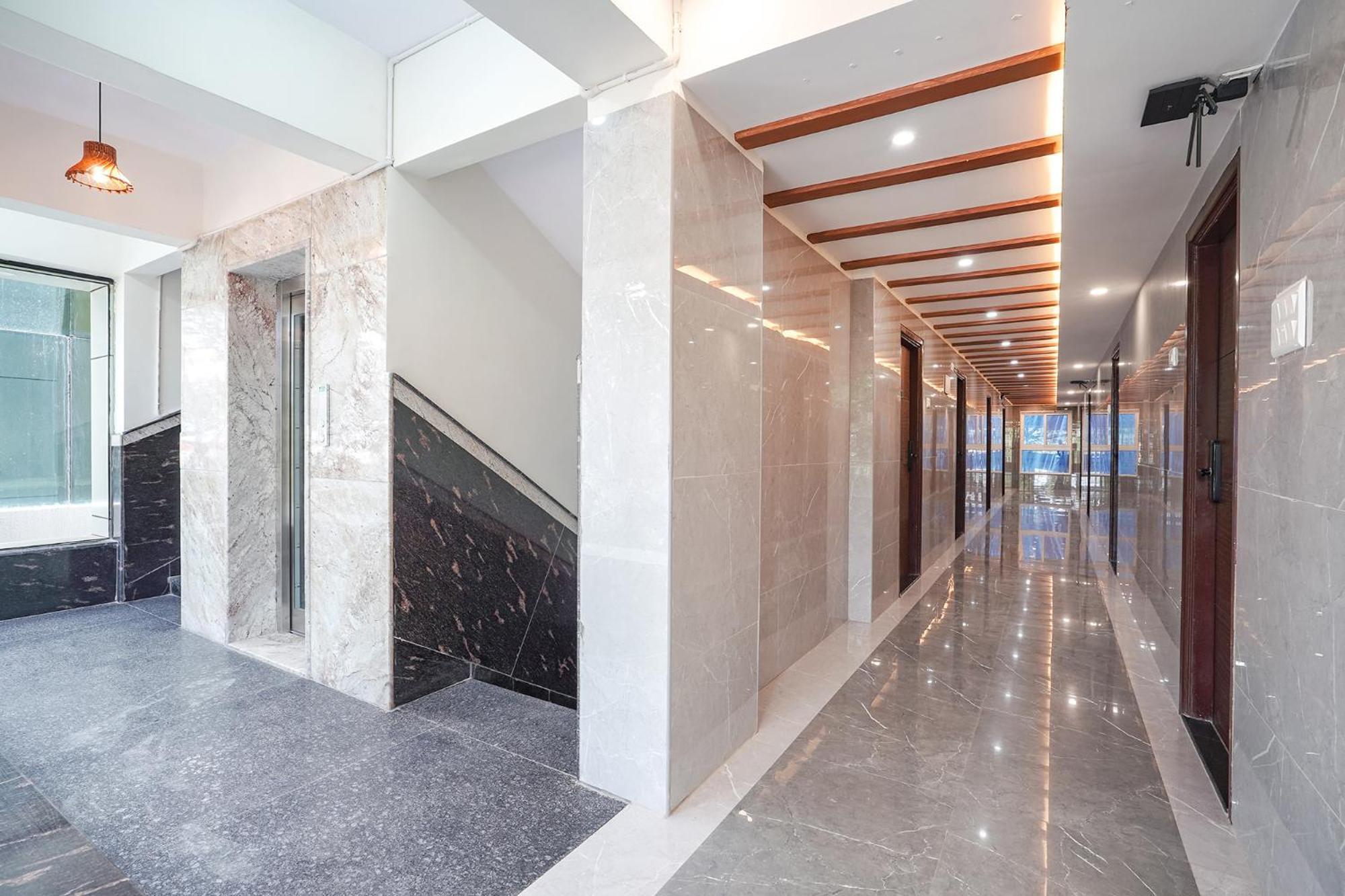 Fabhotel Redmoon - Nr Brookfield Hotel 3*