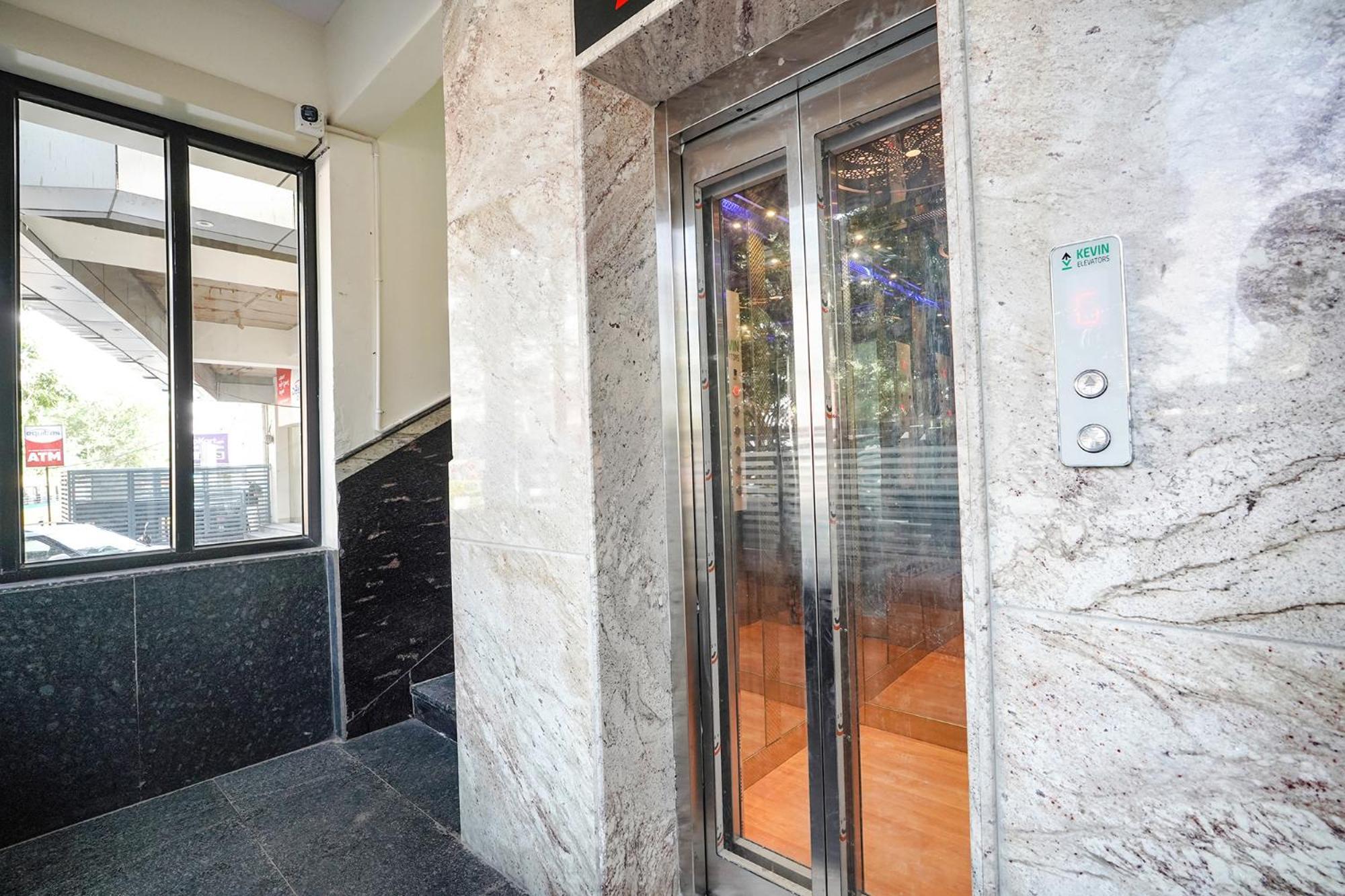 Fabhotel Redmoon - Nr Brookfield 3*
