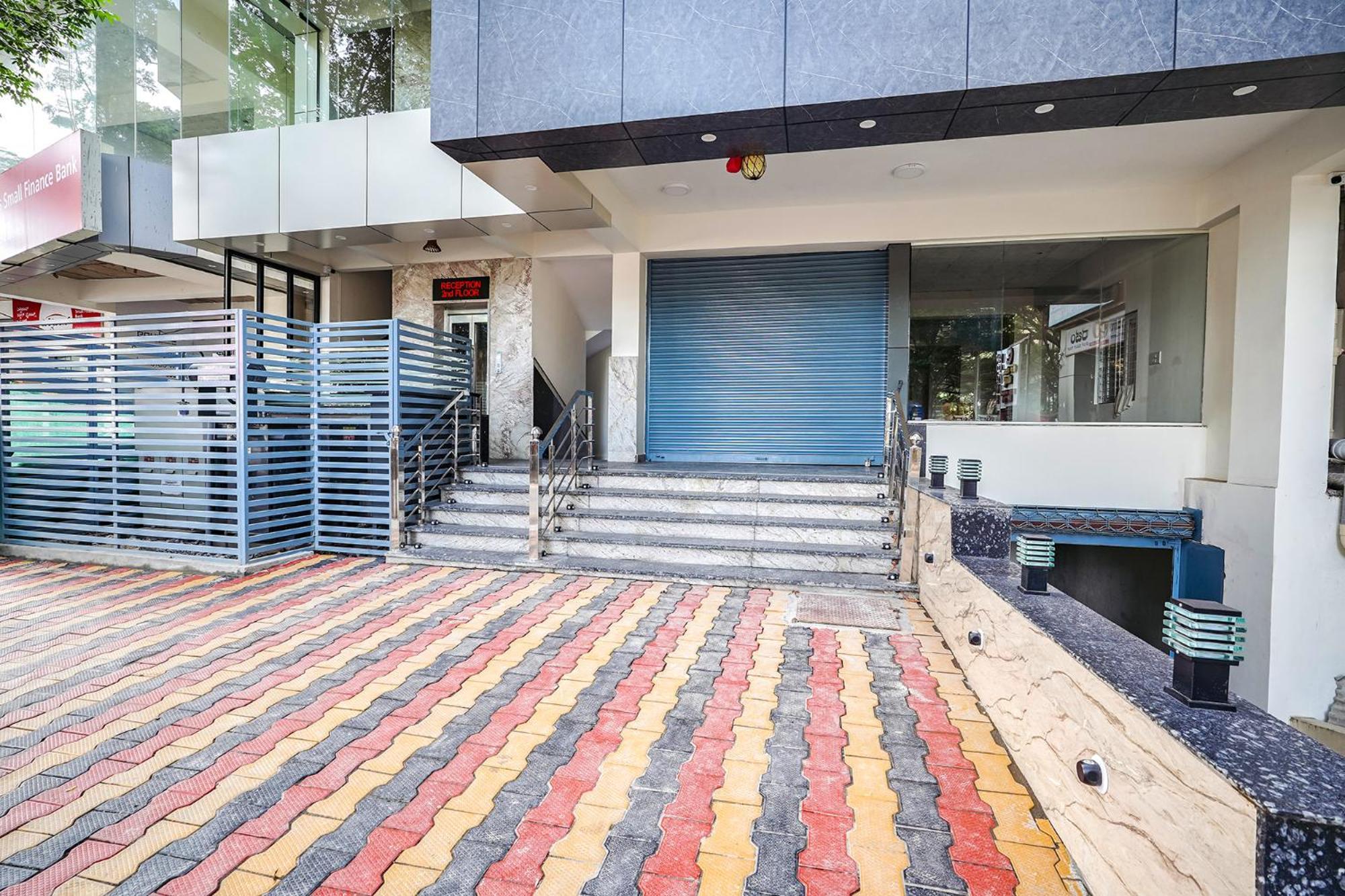 Fabhotel Redmoon - Nr Brookfield 3*