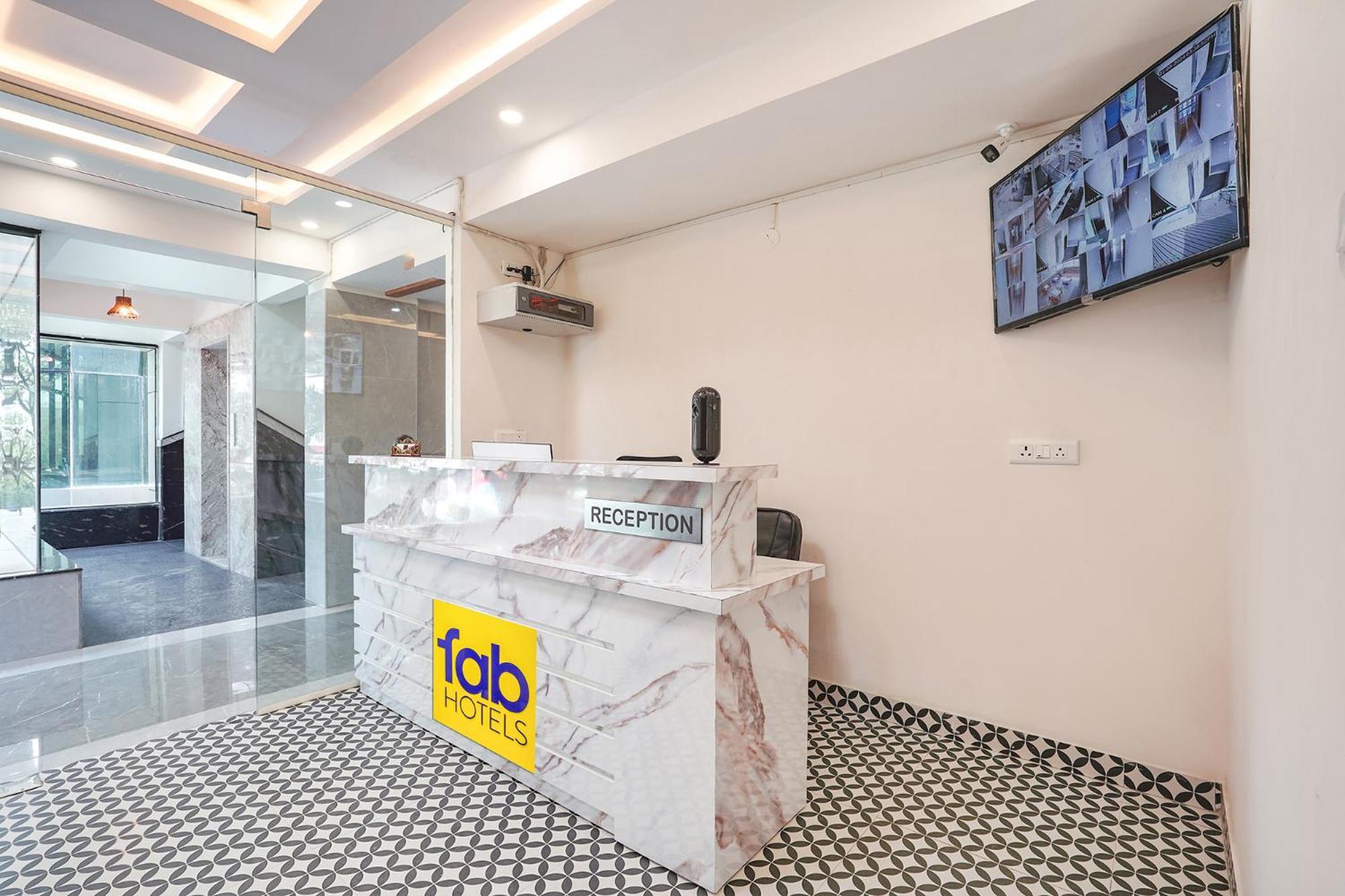 Hotel Fabhotel Redmoon - Nr Brookfield 3*