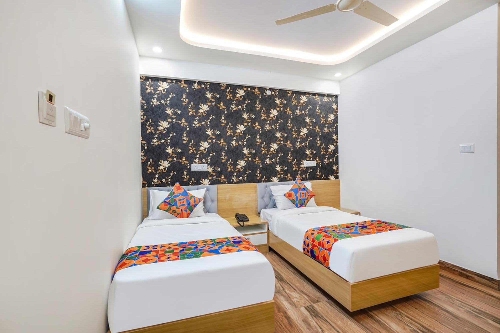 Fabhotel Redmoon - Nr Brookfield 3*