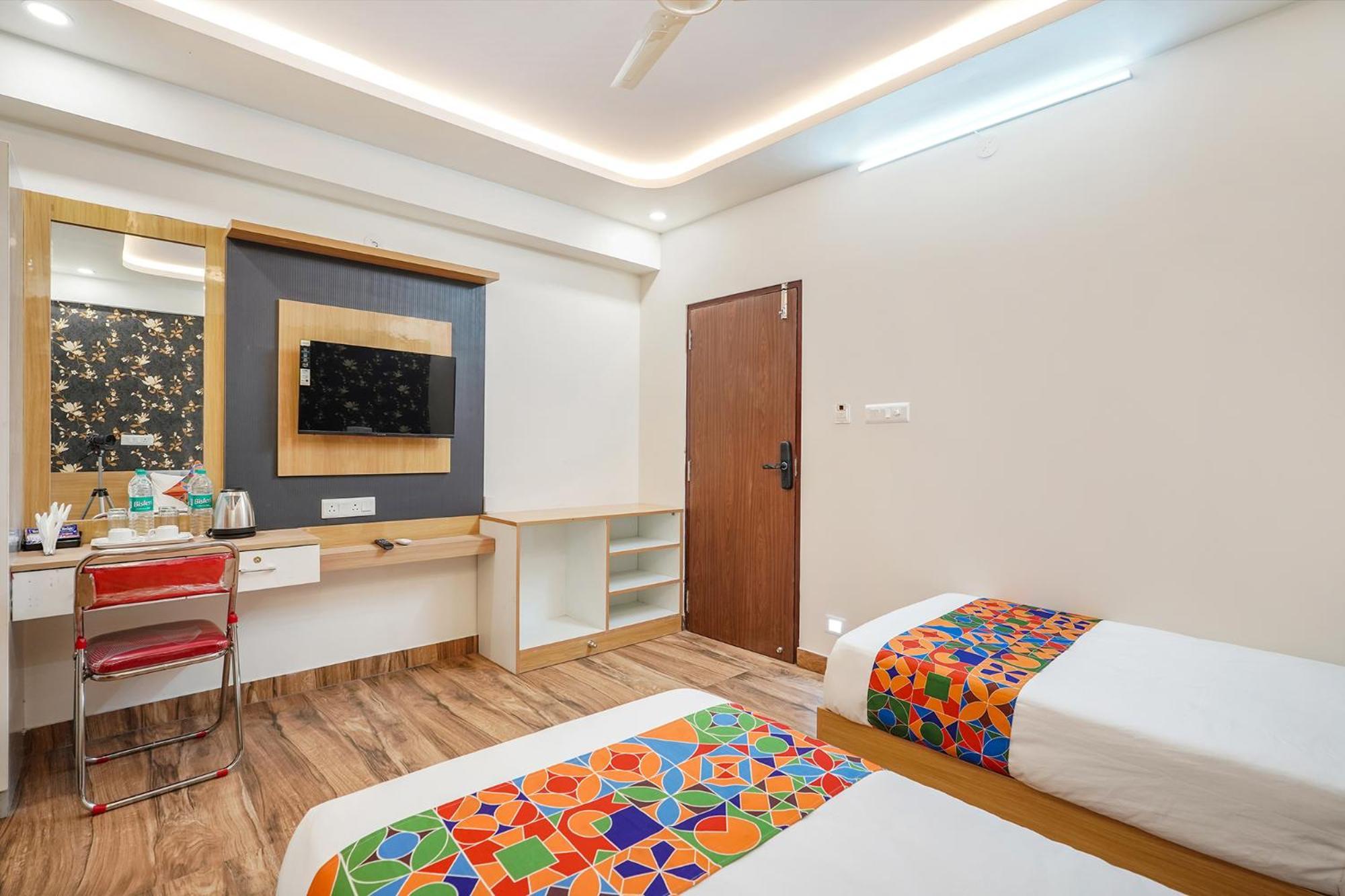 Fabhotel Redmoon - Nr Brookfield Hotel 3*