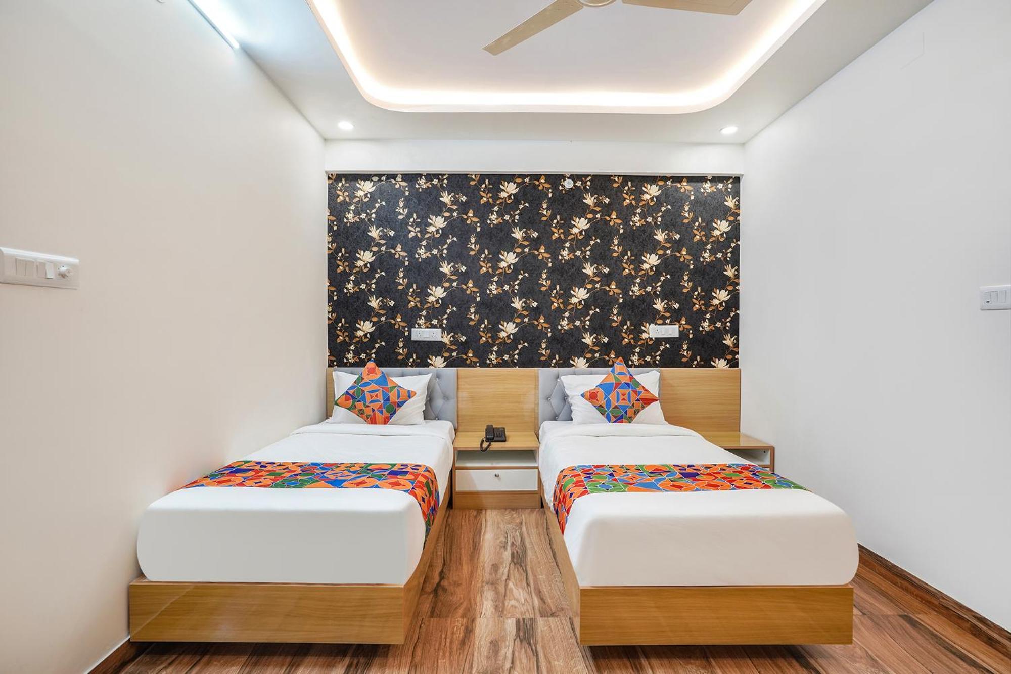 Hotel Fabhotel Redmoon - Nr Brookfield