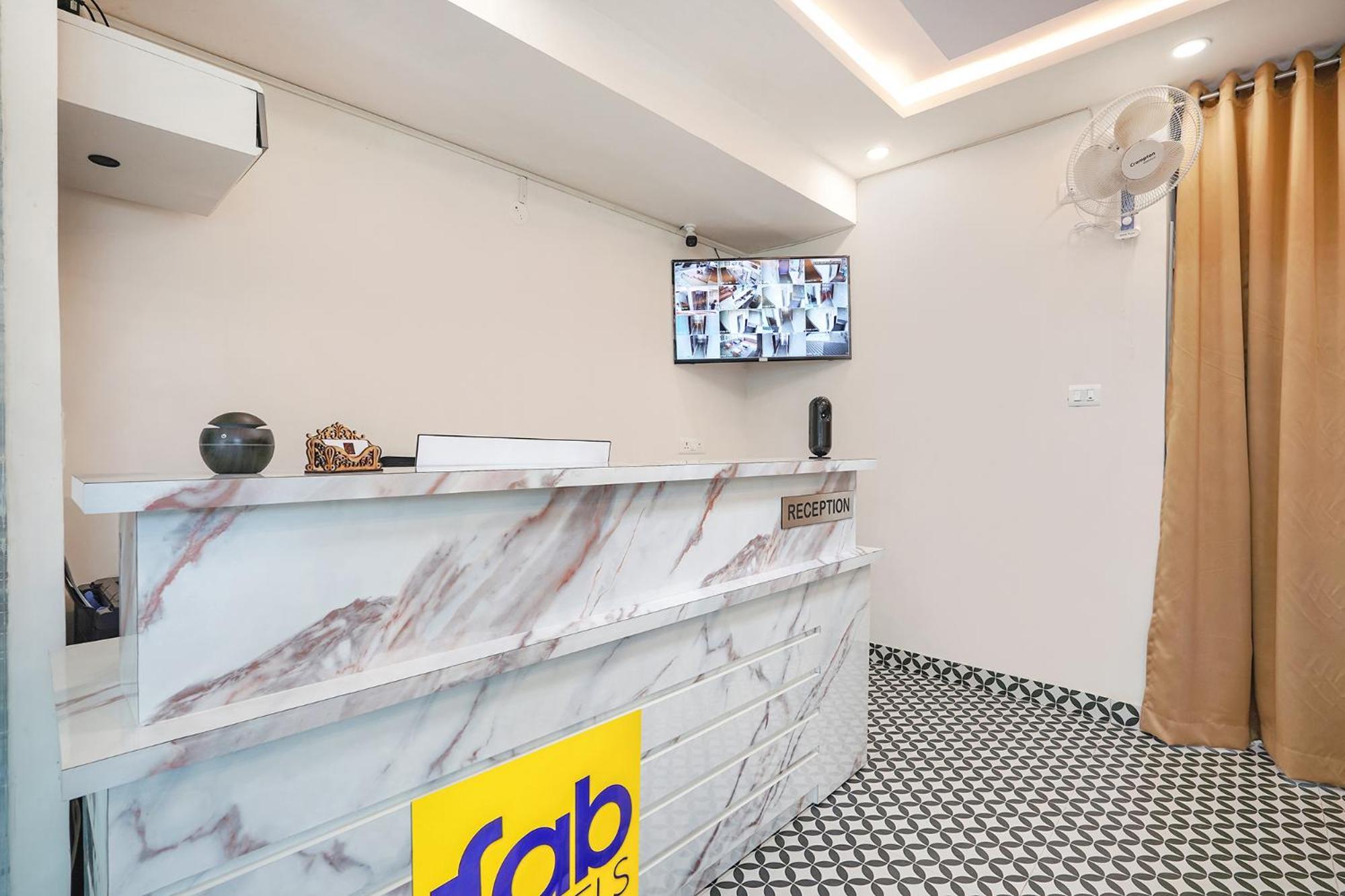 Fabhotel Redmoon - Nr Brookfield 3*