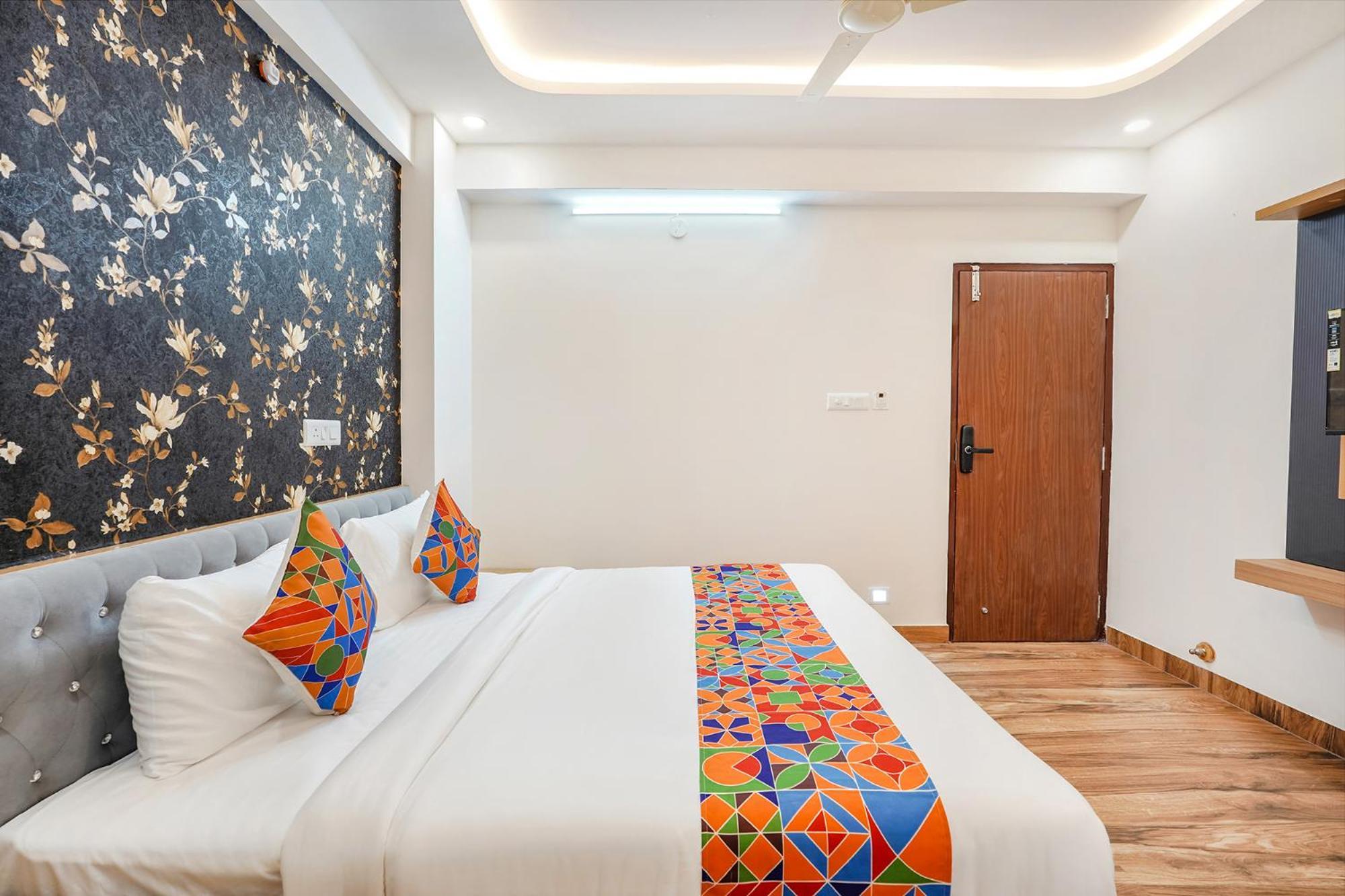 Fabhotel Redmoon - Nr Brookfield Hotel 3*