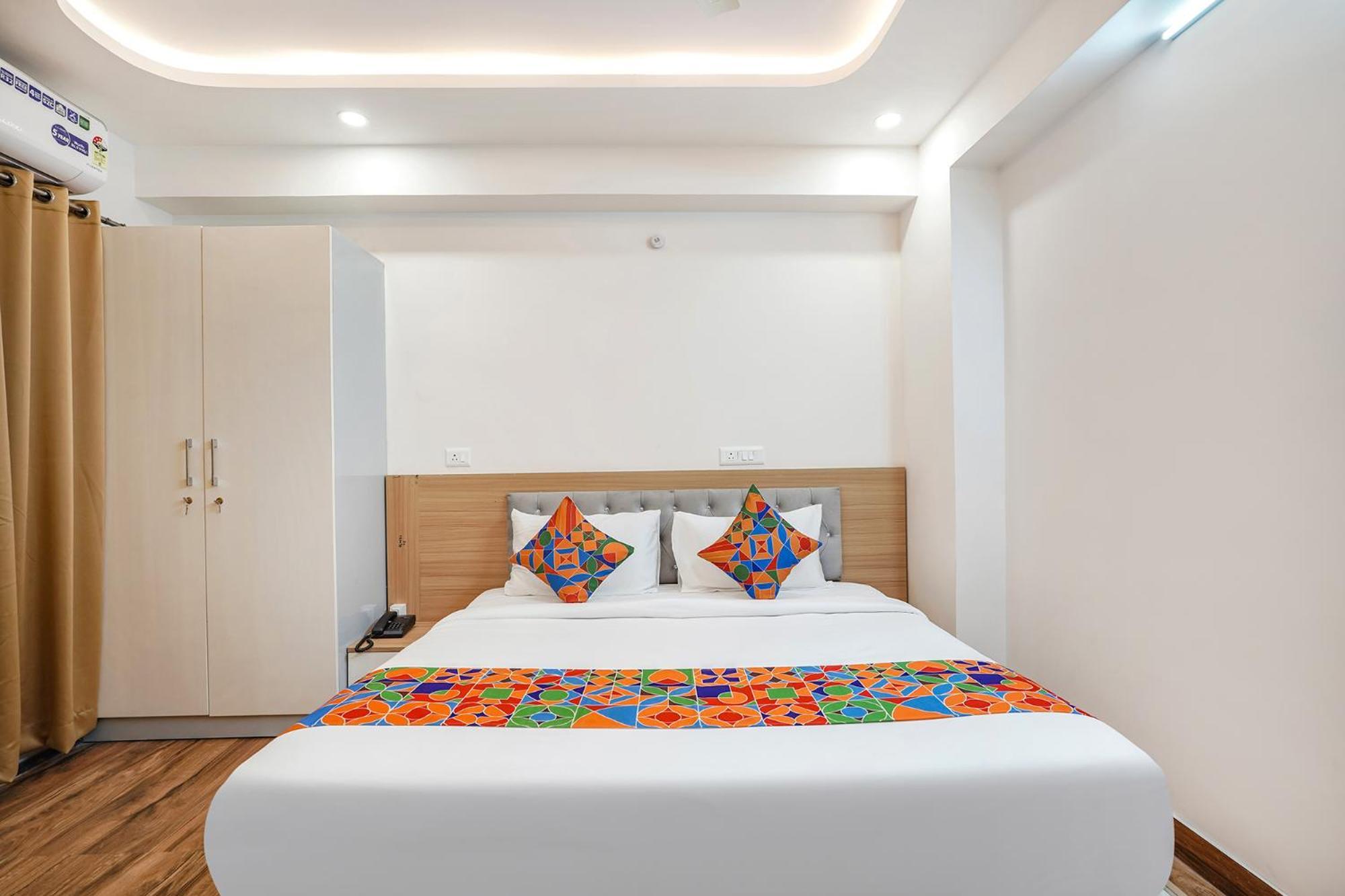 Fabhotel Redmoon - Nr Brookfield Hotel