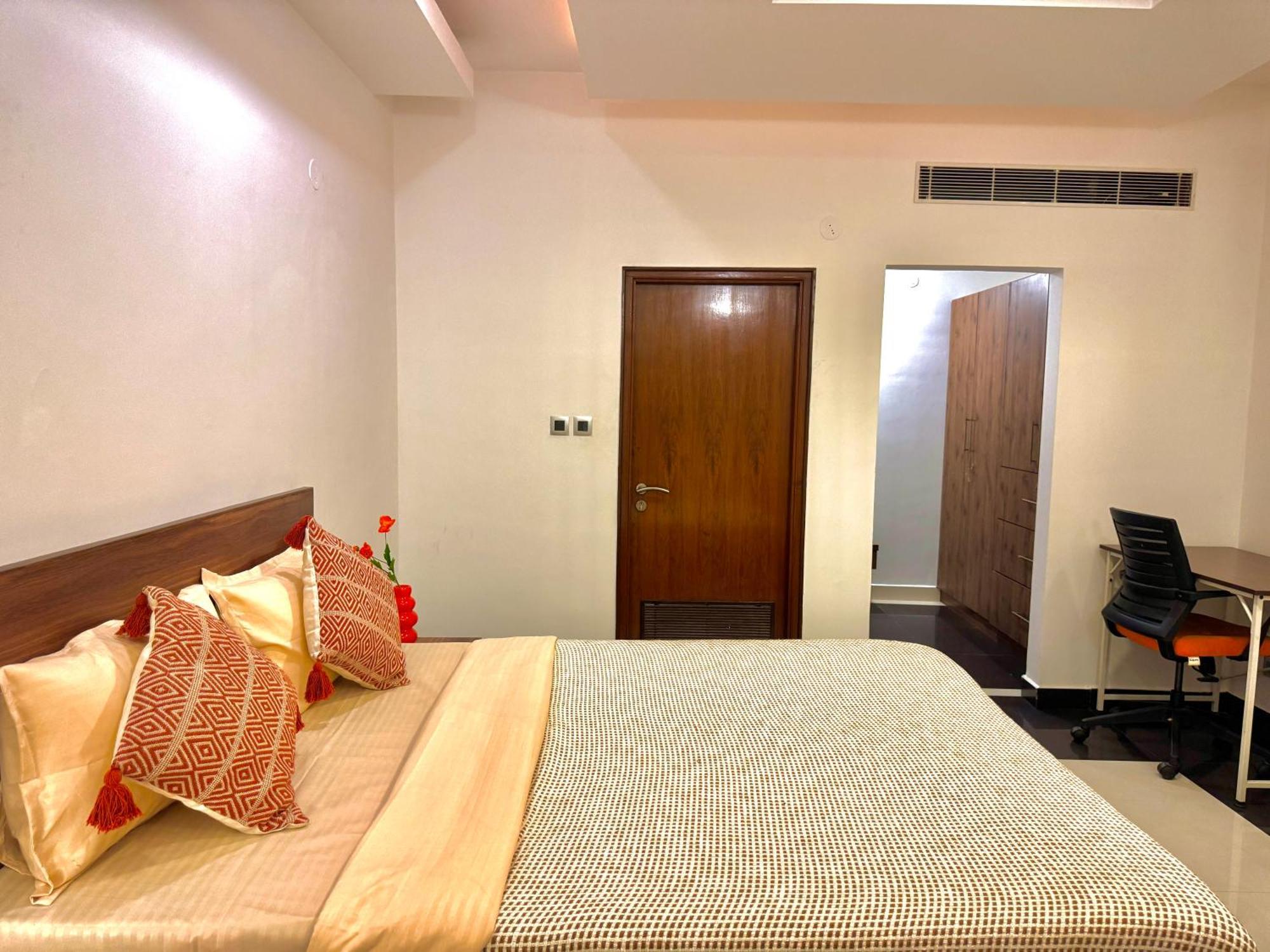 4 Bhk Luxury Penthouse- Sliceinn Velvet, Wilson Garden, Homestay Bangalore