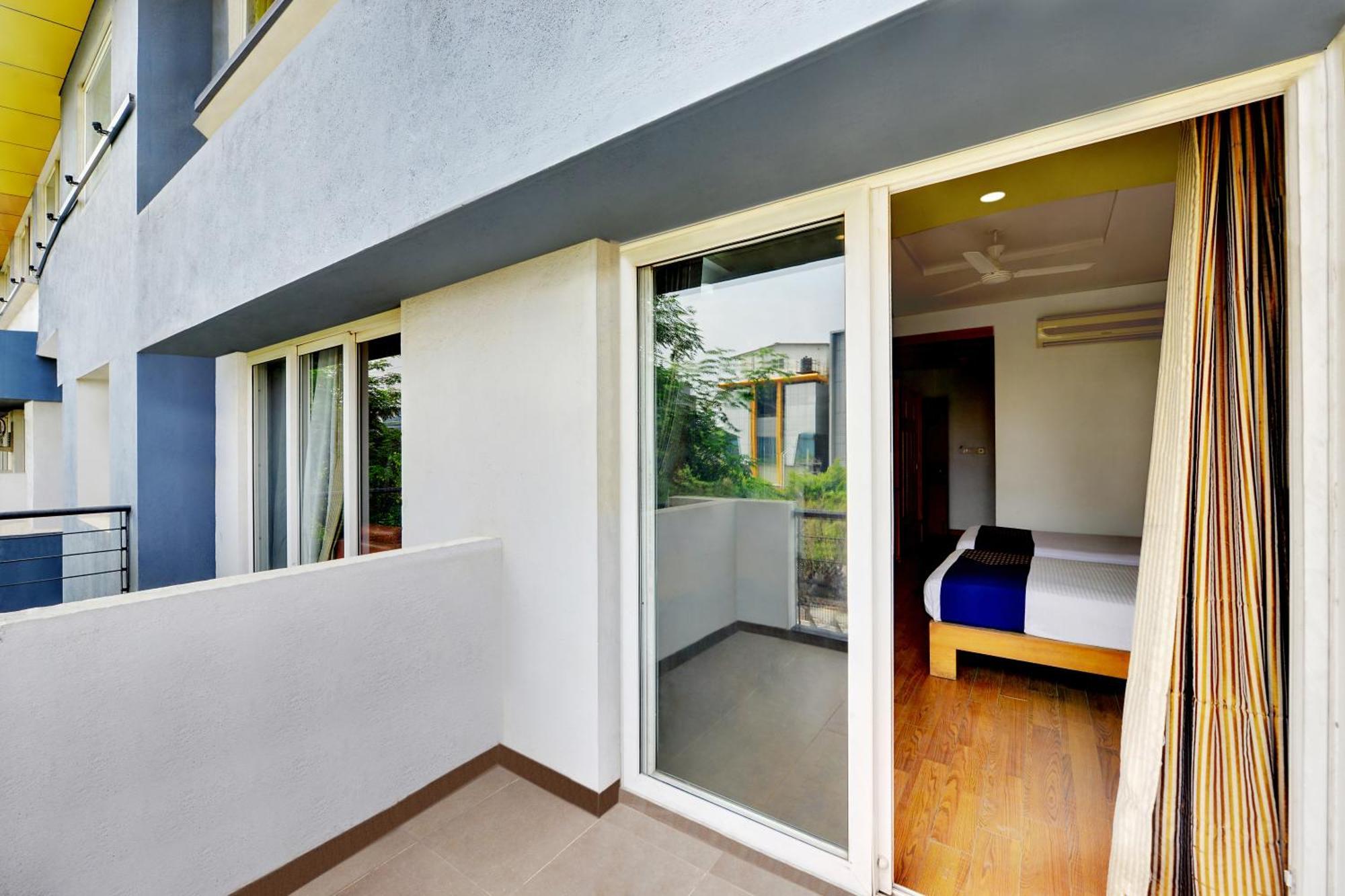 Twin Tulips Hotel 3*