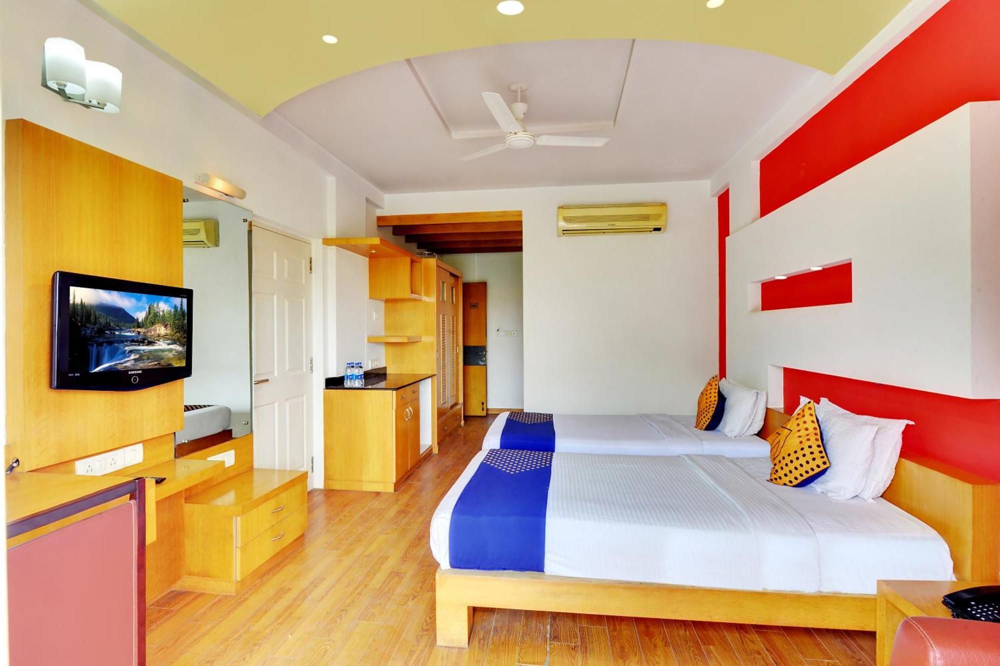 Twin Tulips Hotel 3*