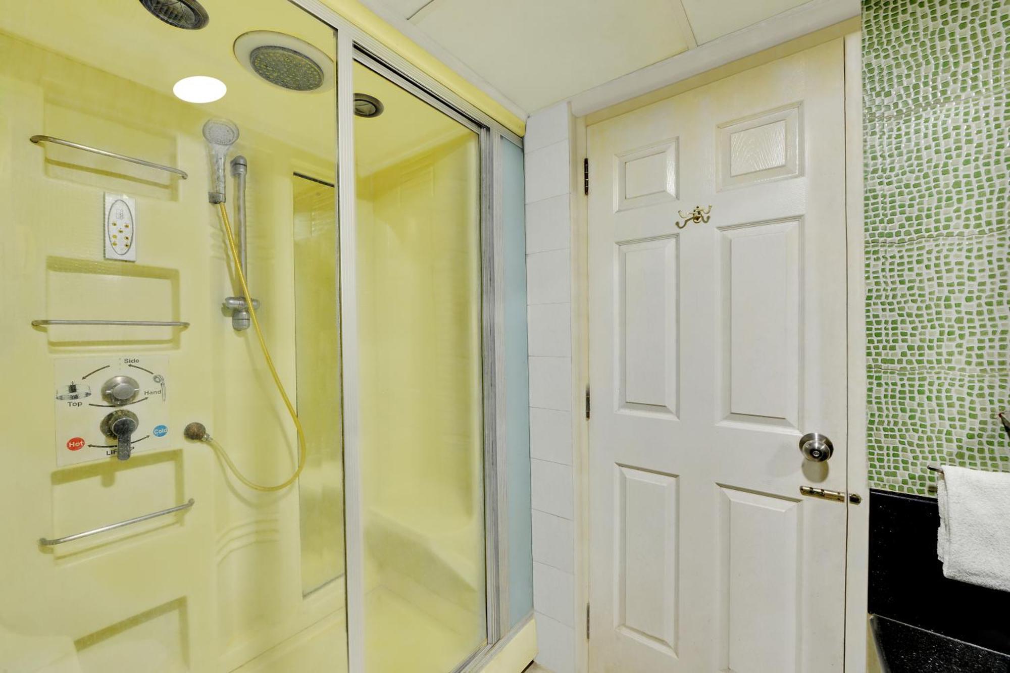 Twin Tulips Hotel 3*