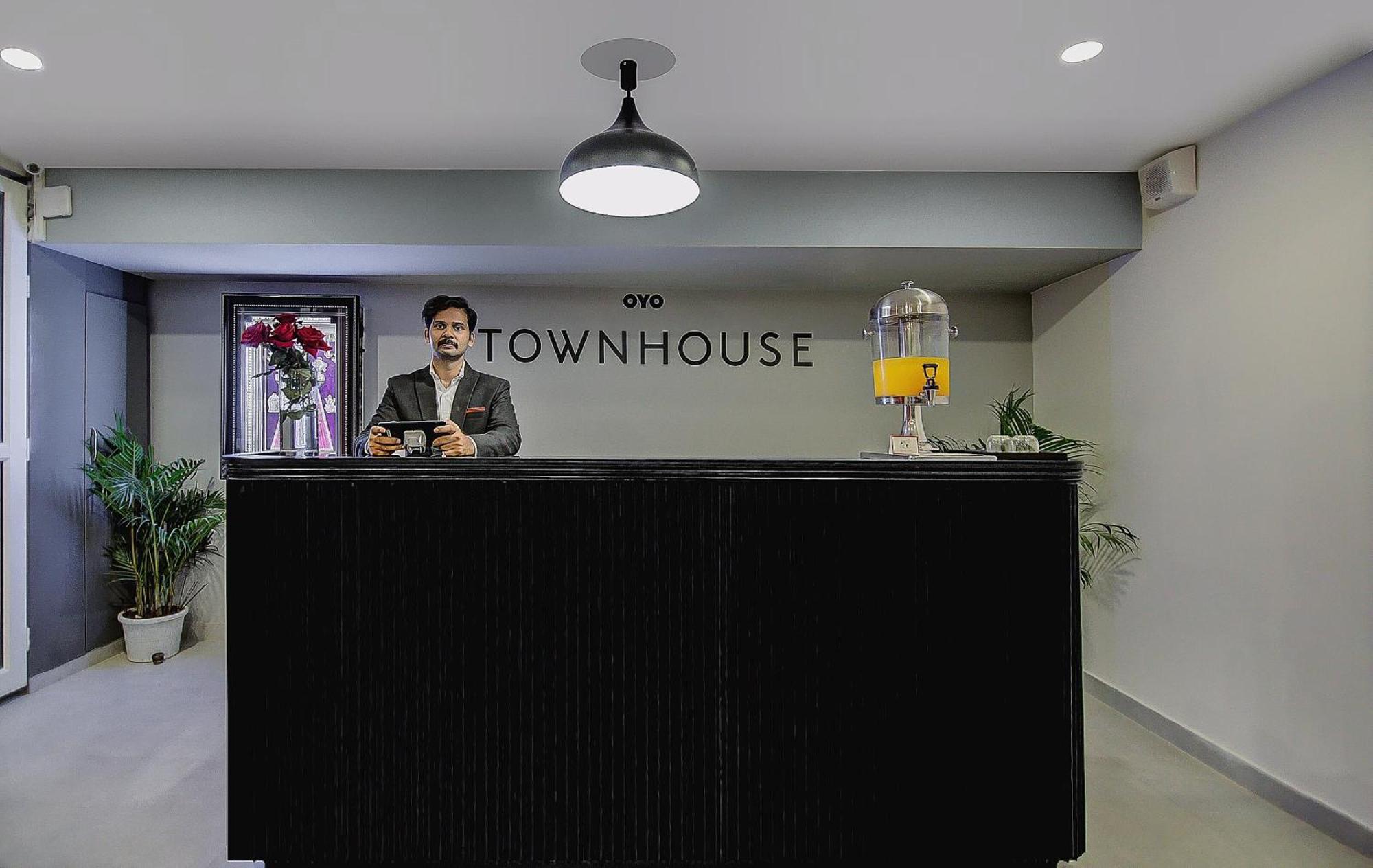 Super Townhouse Global Village Tech Park Near Kengeri Bus Terminal Metro Station 4*