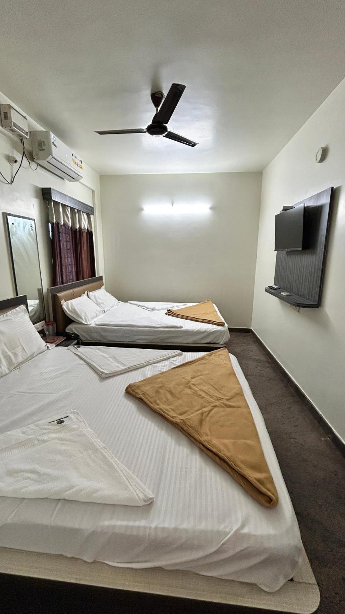 Hotel Aradhya Palace Yeshwantpur 3*