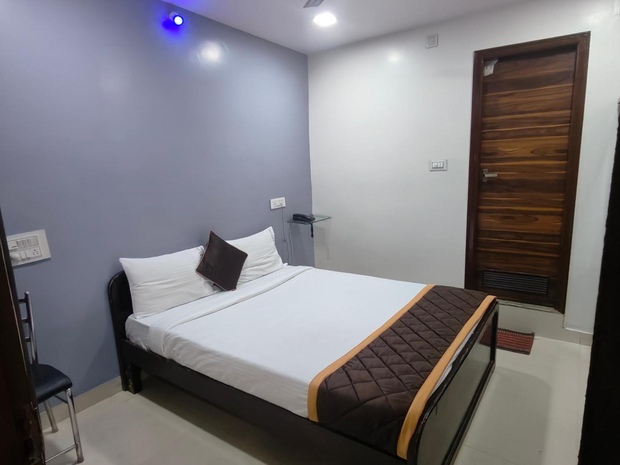 Golden Arch Hotel 3*