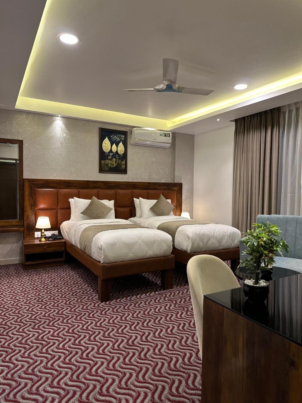 Royal Ace Luxur Hotel