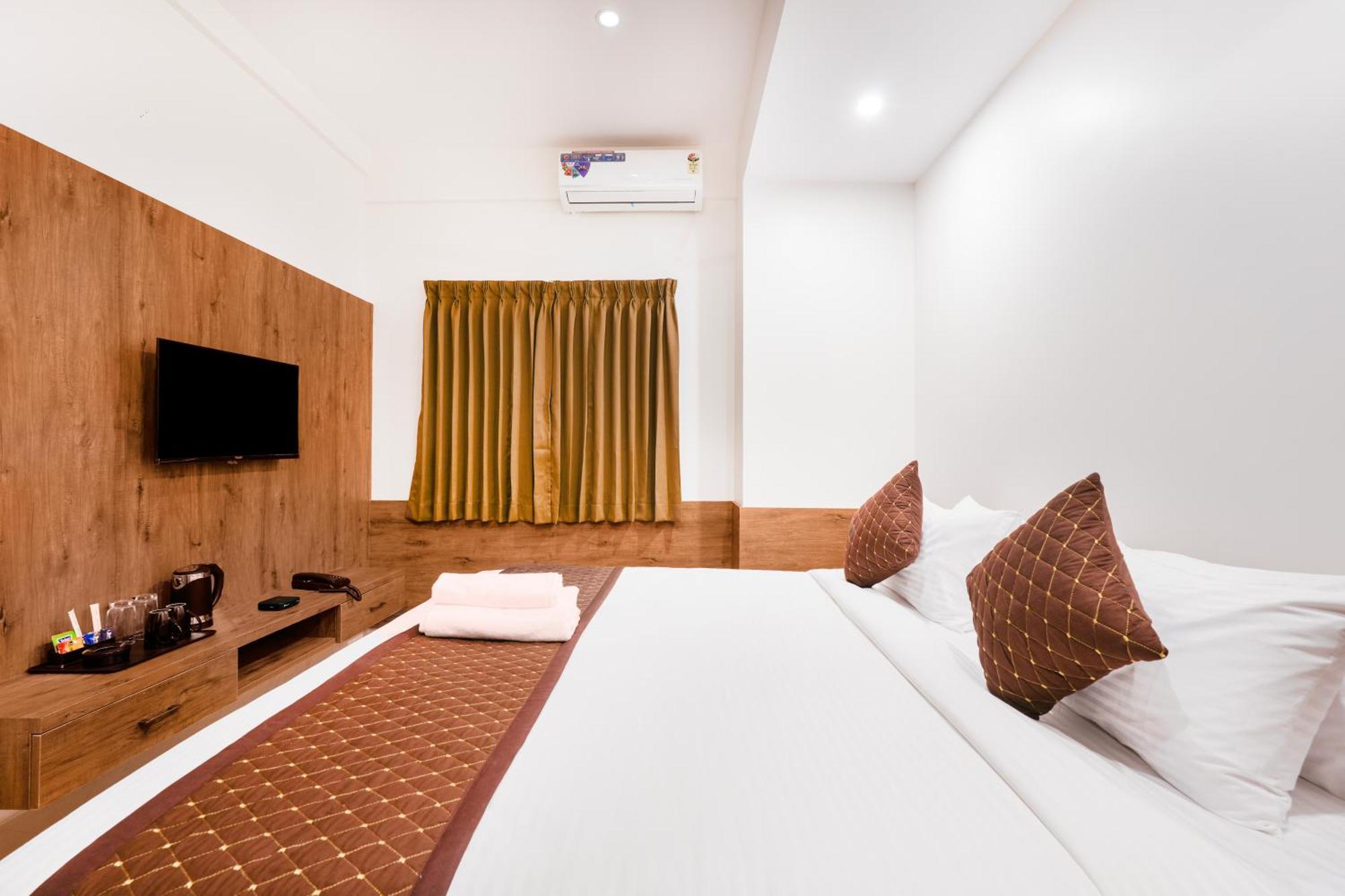 Hotel R D Peenya 3*