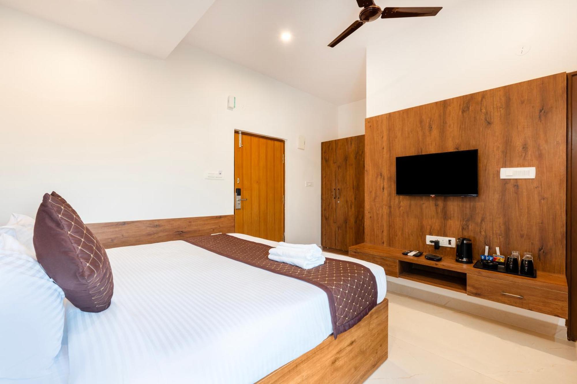 Hotel R D Peenya