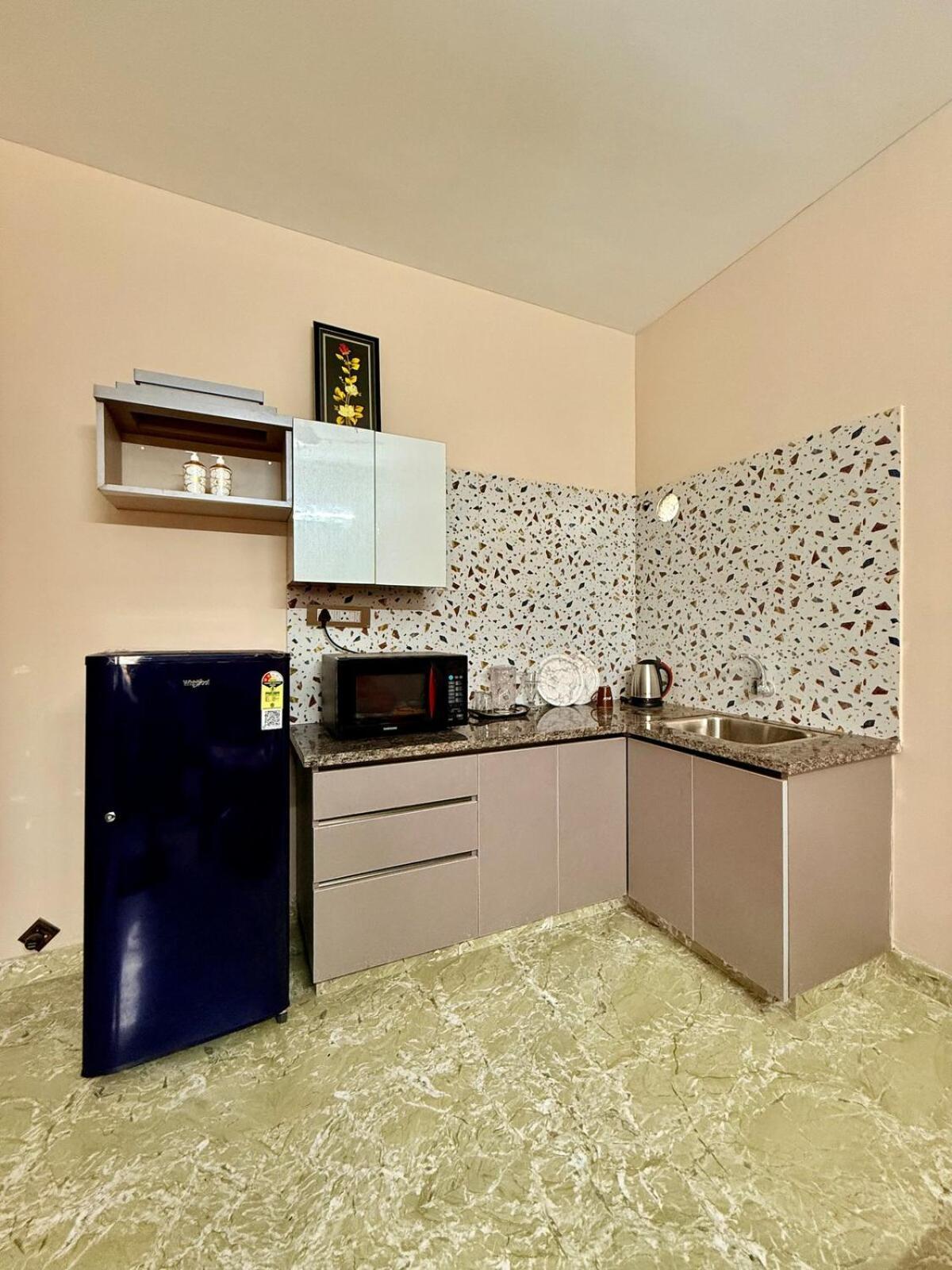 1rk Btm Layout Behind Iim B - Cozy Enclave Apartment