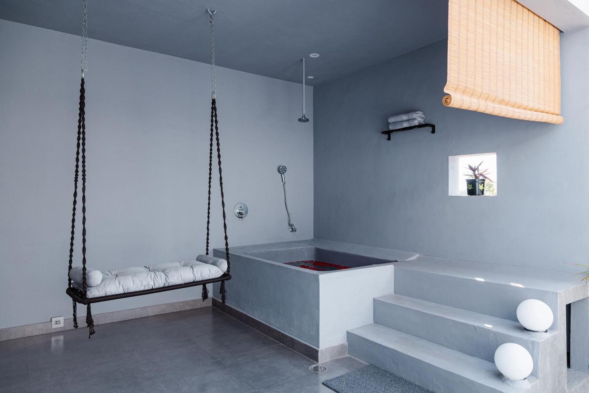 Moonlight Manor- Luxury Escape Villa Bangalore