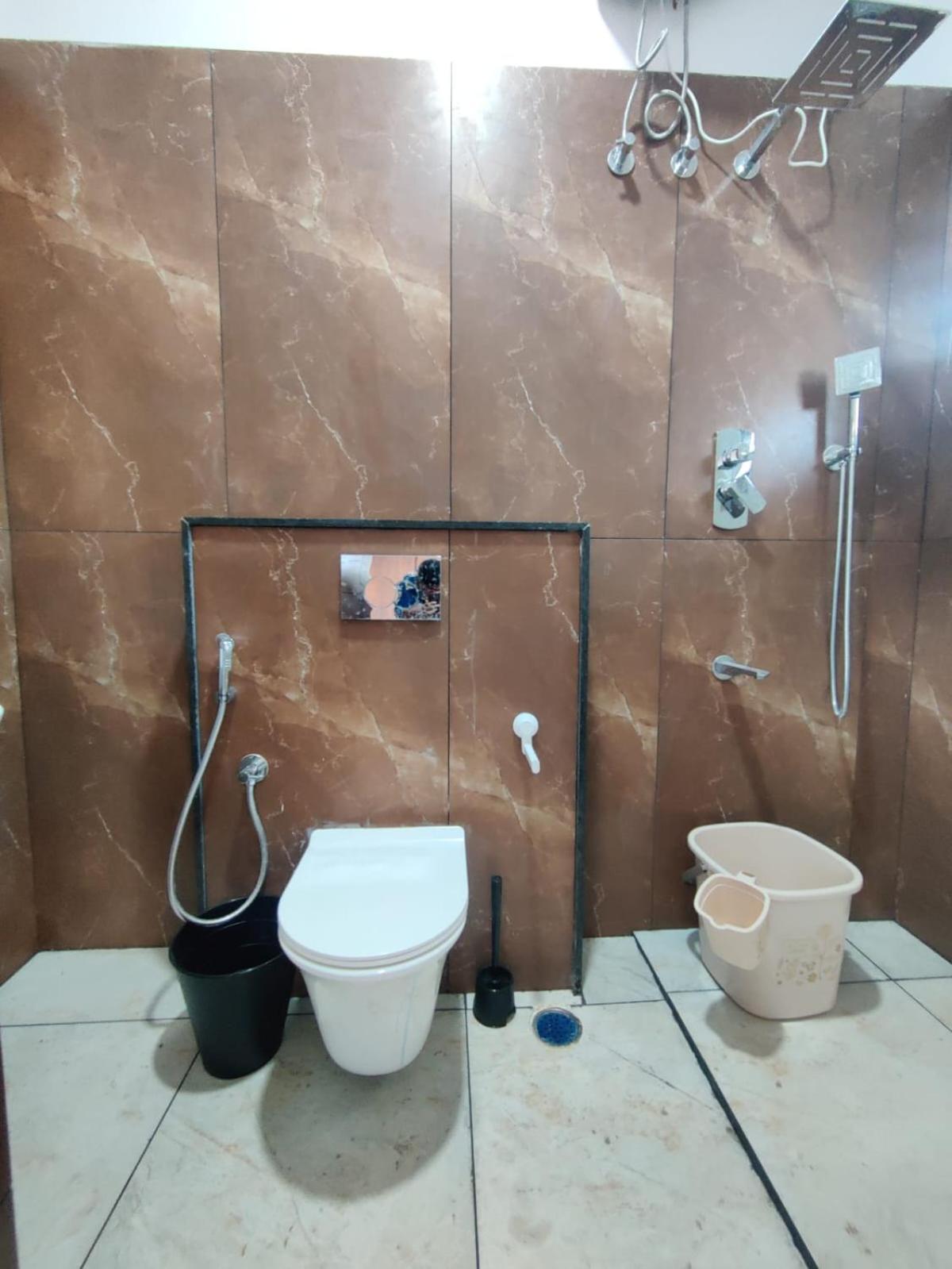 Isiri Service Apartment *