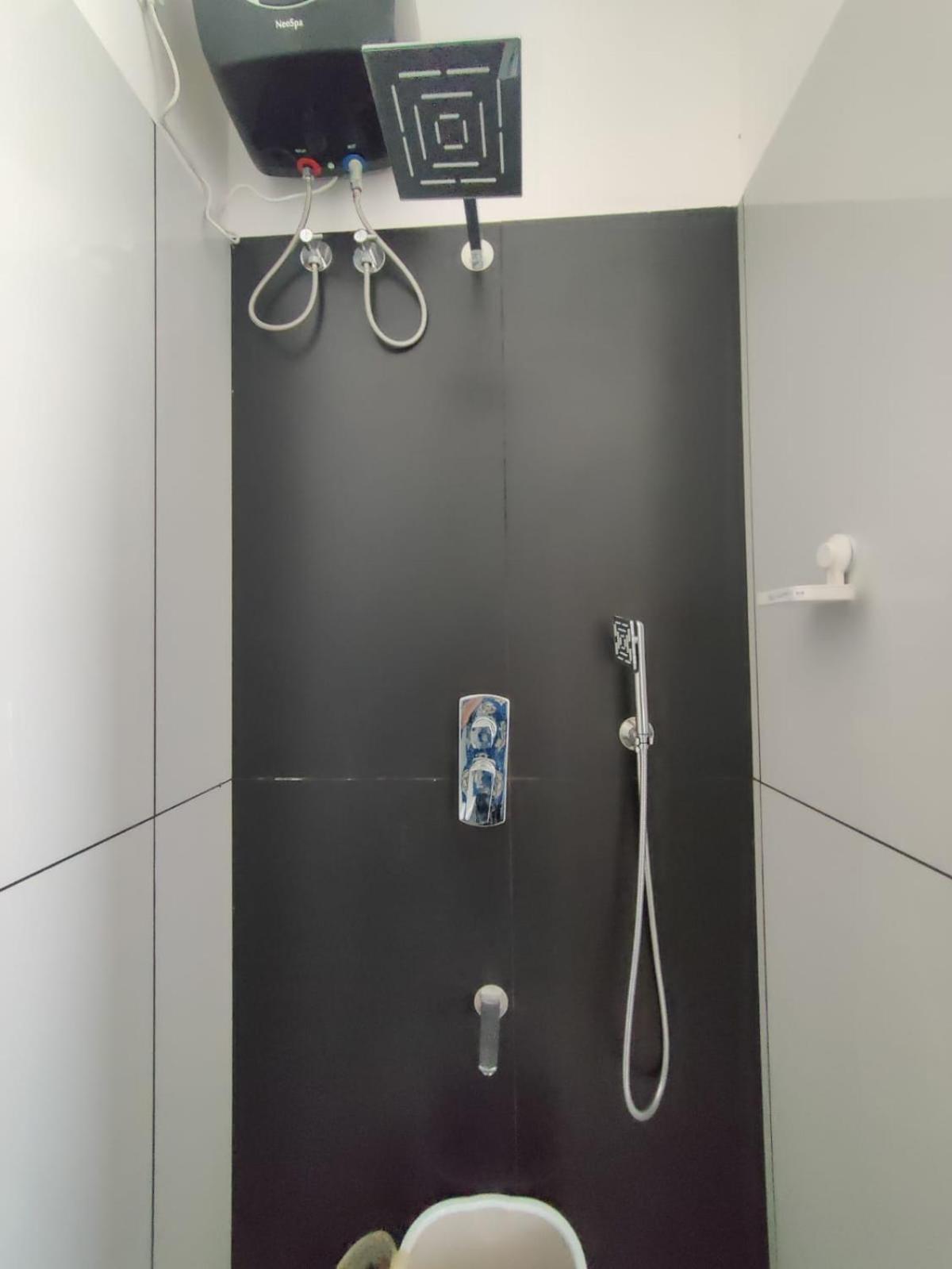 Isiri Service Apartment *