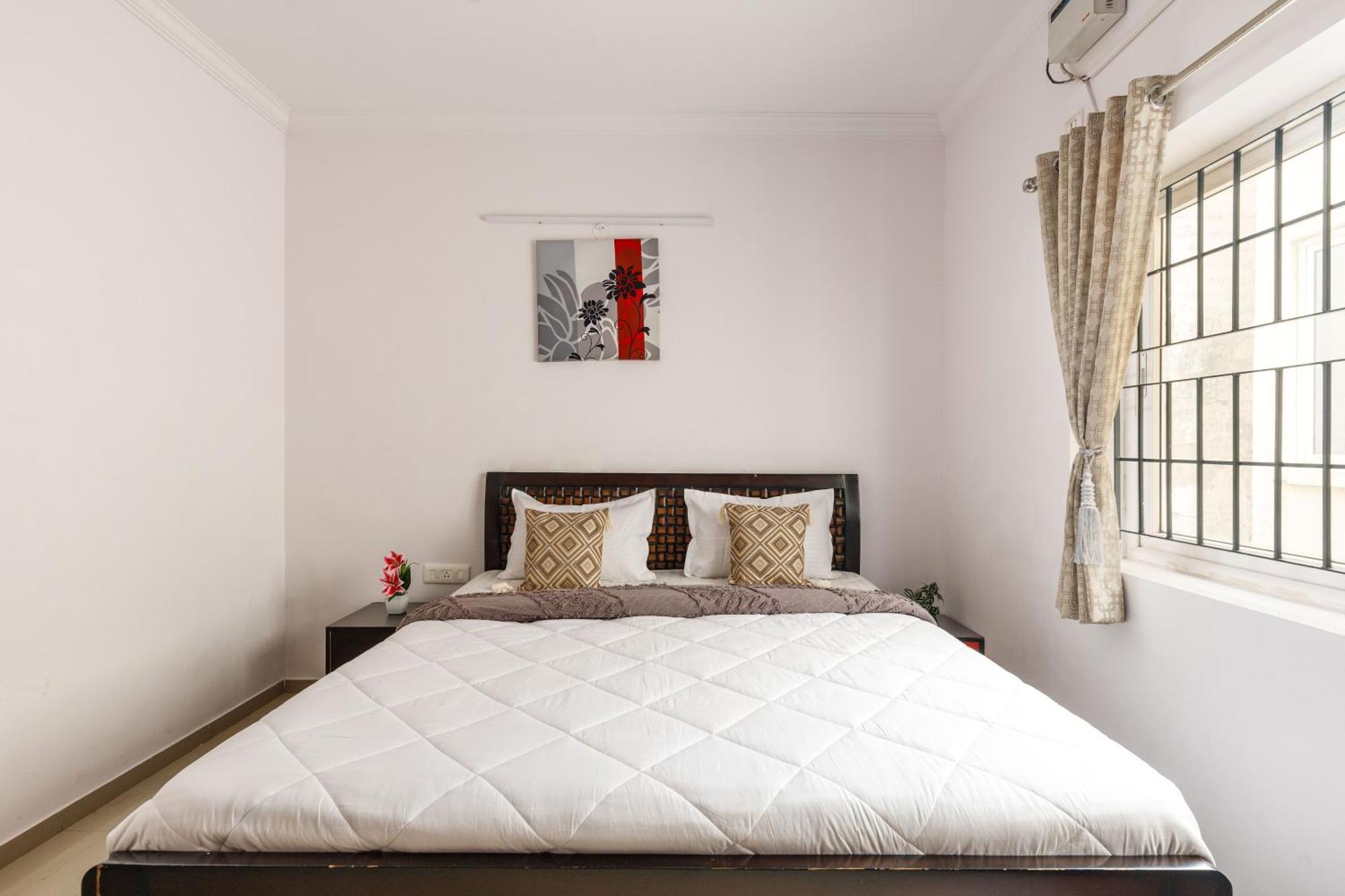 The Urban Mirage By Red Olive2bhkacfrazer Town Apartment *