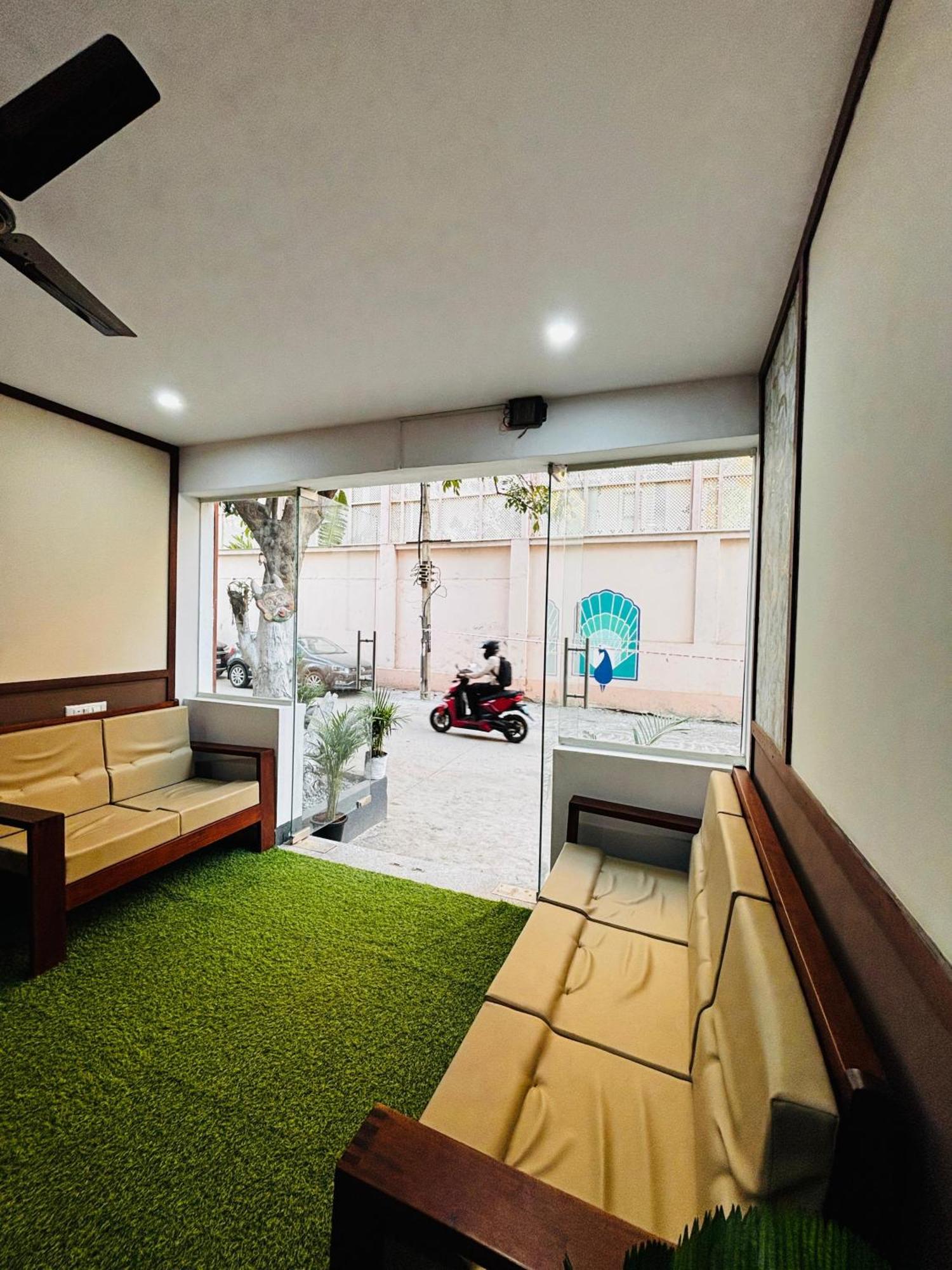 Treebo Emirates Indiranagar Hotel Bangalore