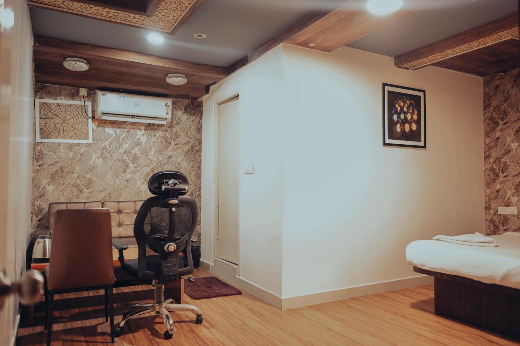 Hotel Pink Floyd Boutique Bangalore