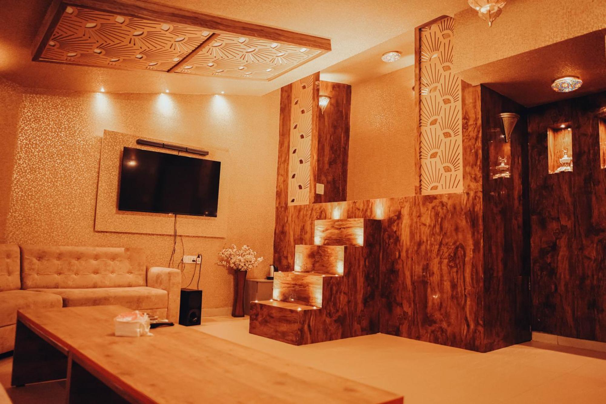 Pink Floyd Boutique Hotel 3*