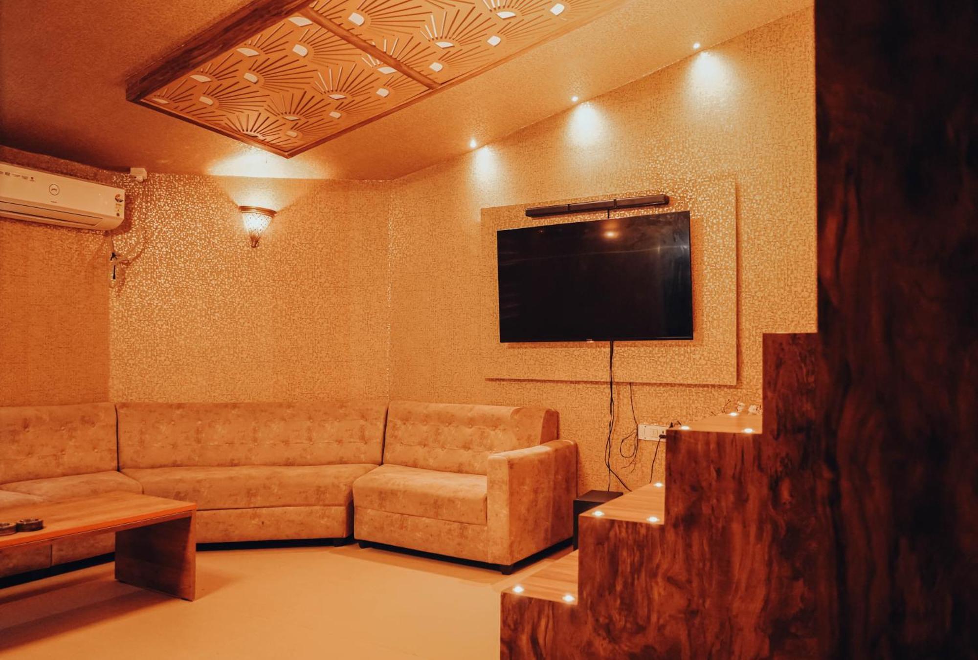 Hotel Pink Floyd Boutique Bangalore