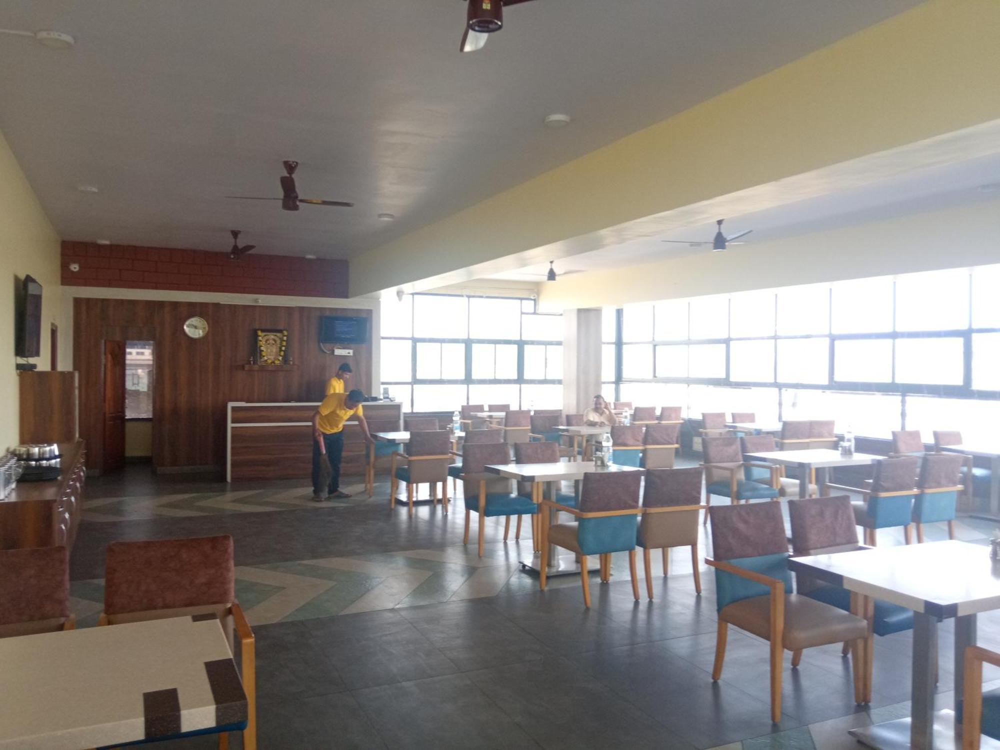 Vijaya Palace Lodge *