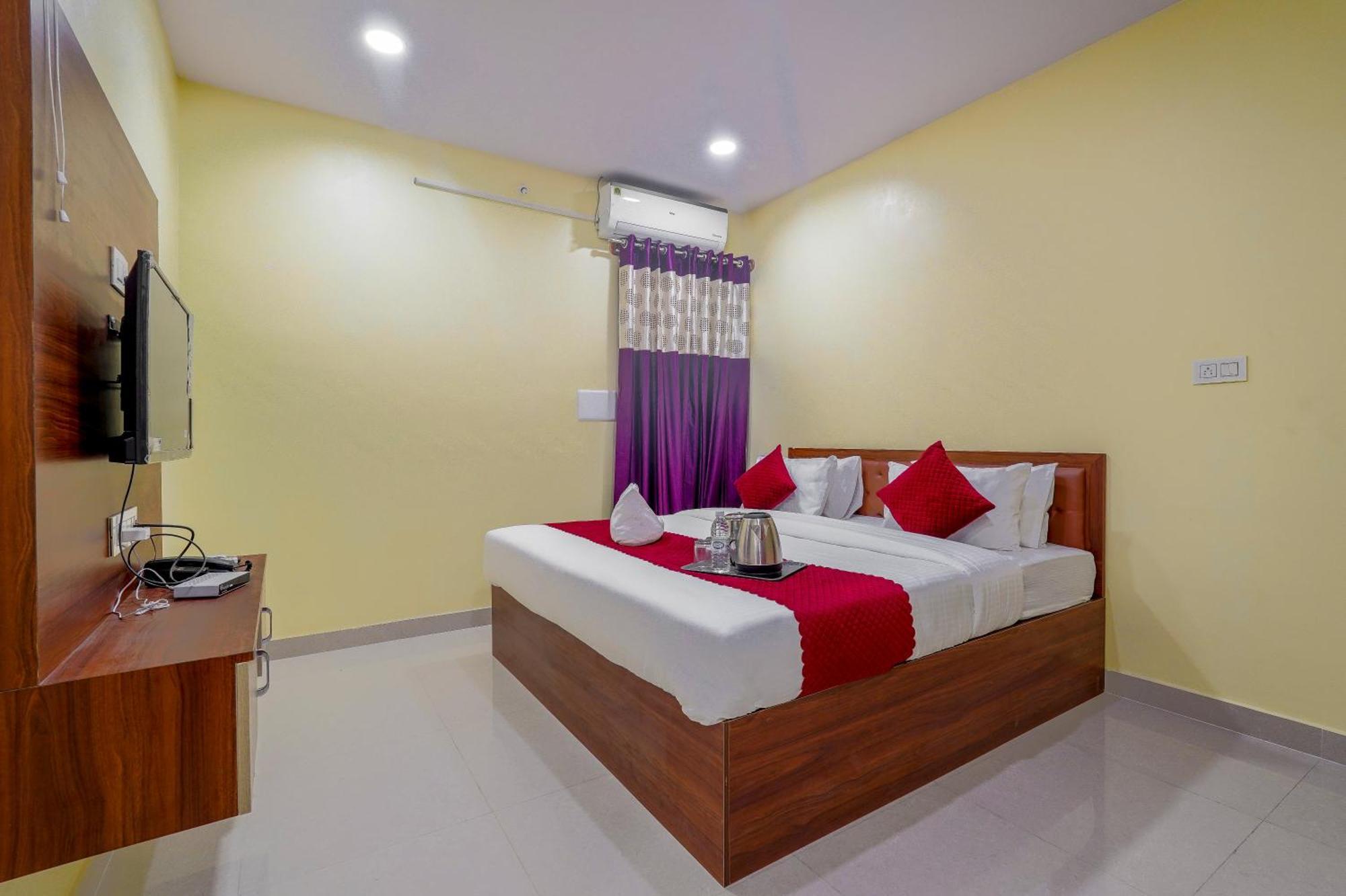 Vijaya Palace Lodge *