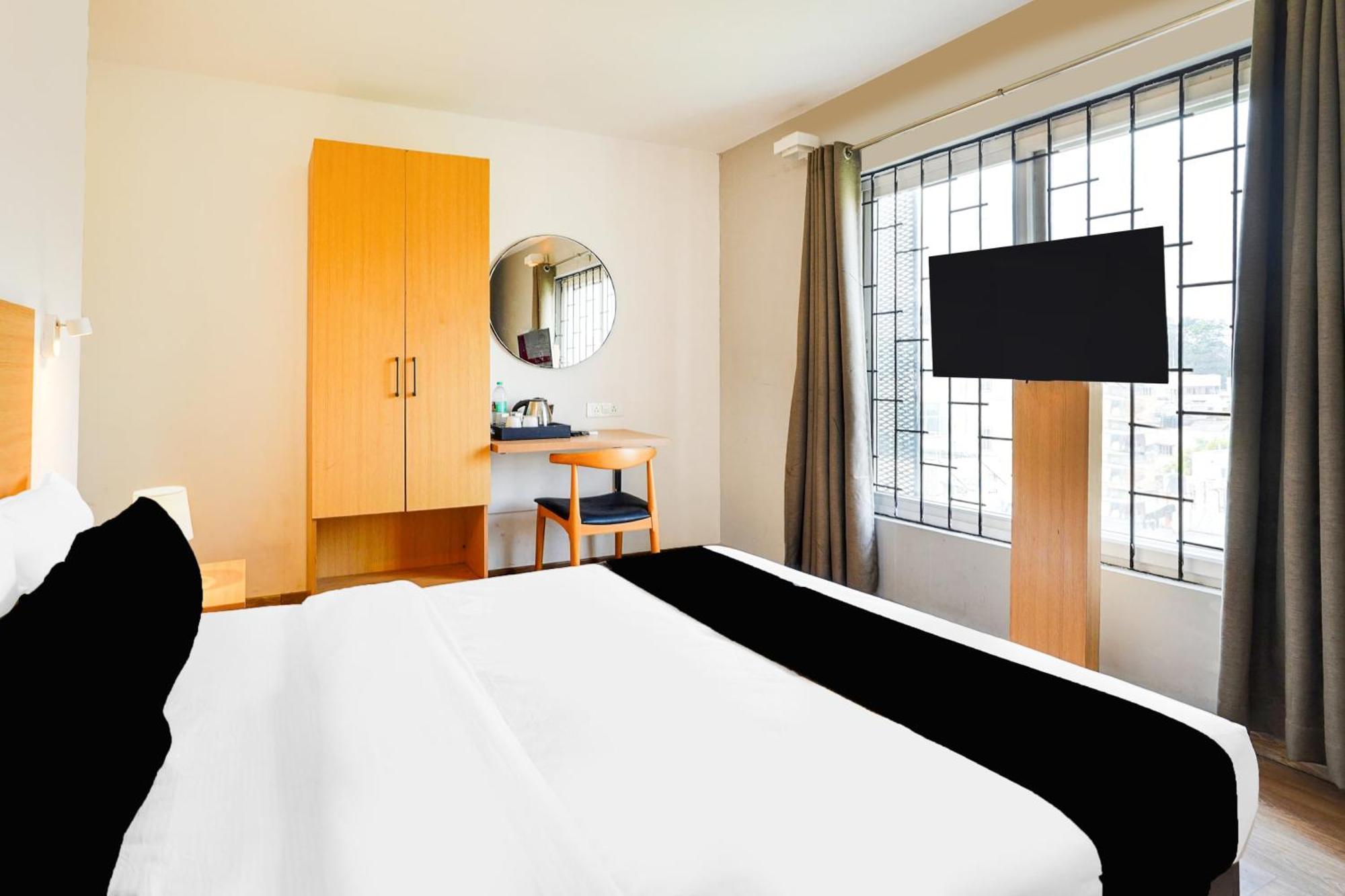 Super Townhouse Btm Layout Near Madiwala Formerly Q Hotel 4*