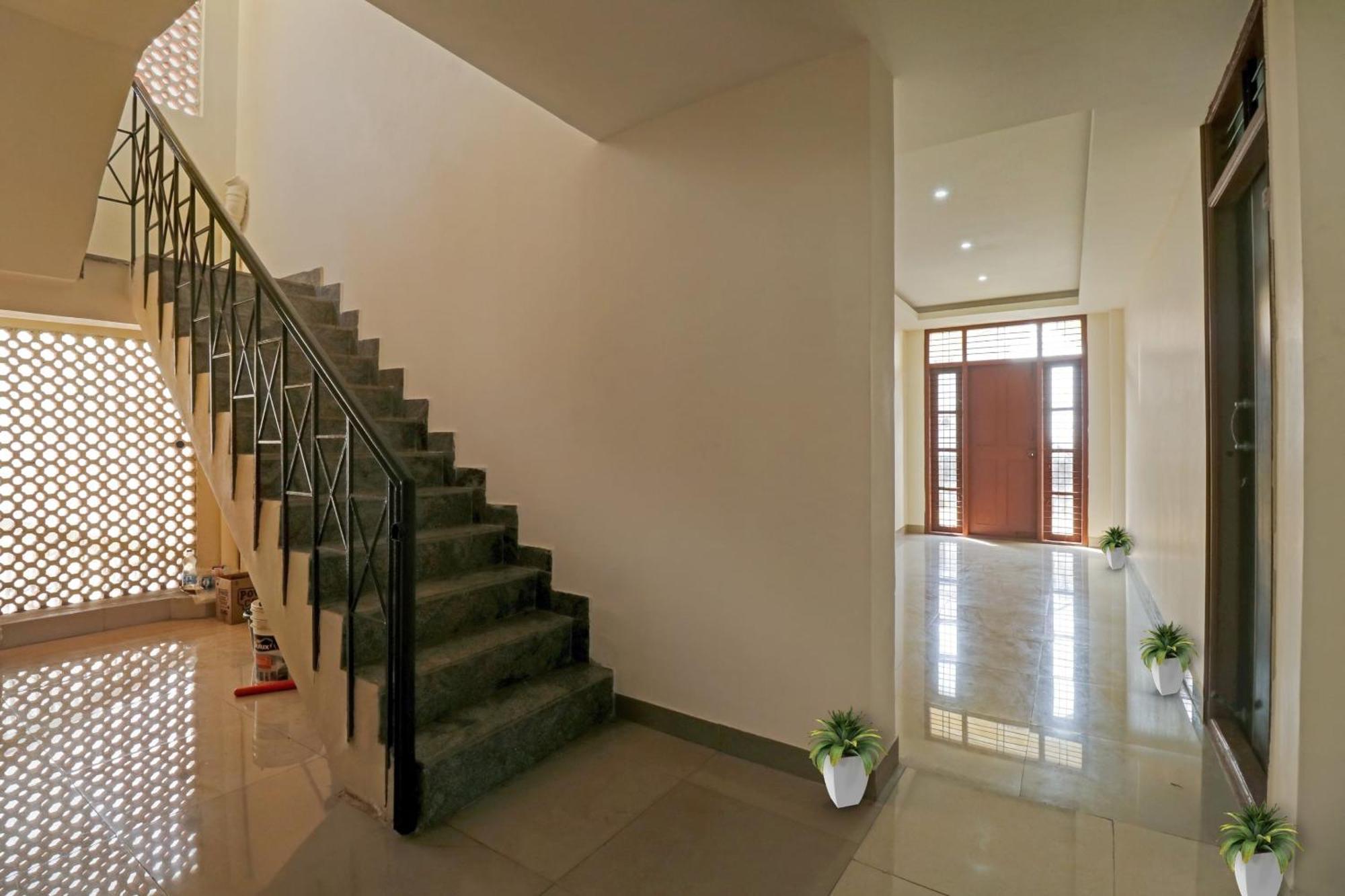 Spot On 70112 Sri Saptagiri Bording 3*