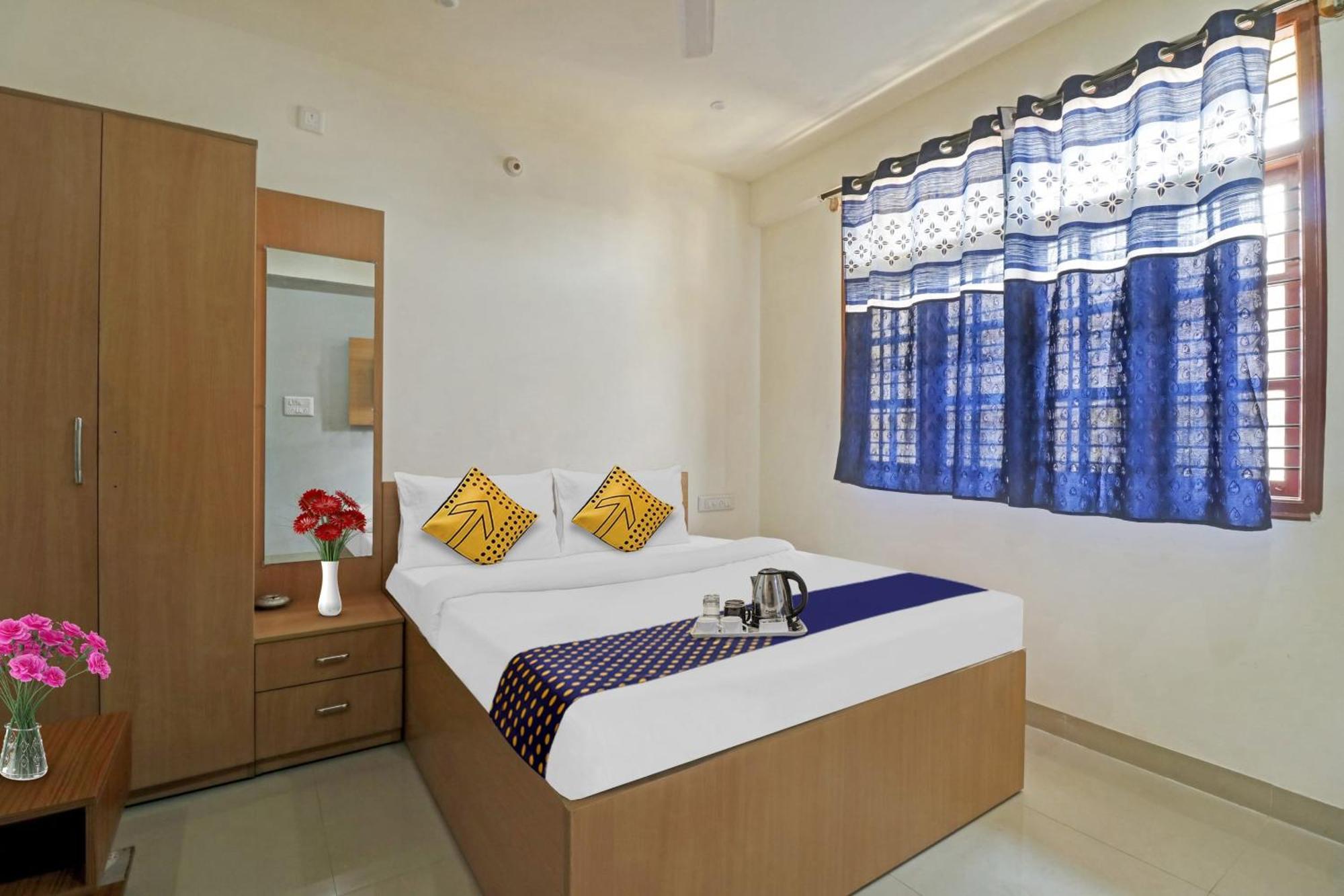 Spot On 70112 Sri Saptagiri Bording Hotel 3*