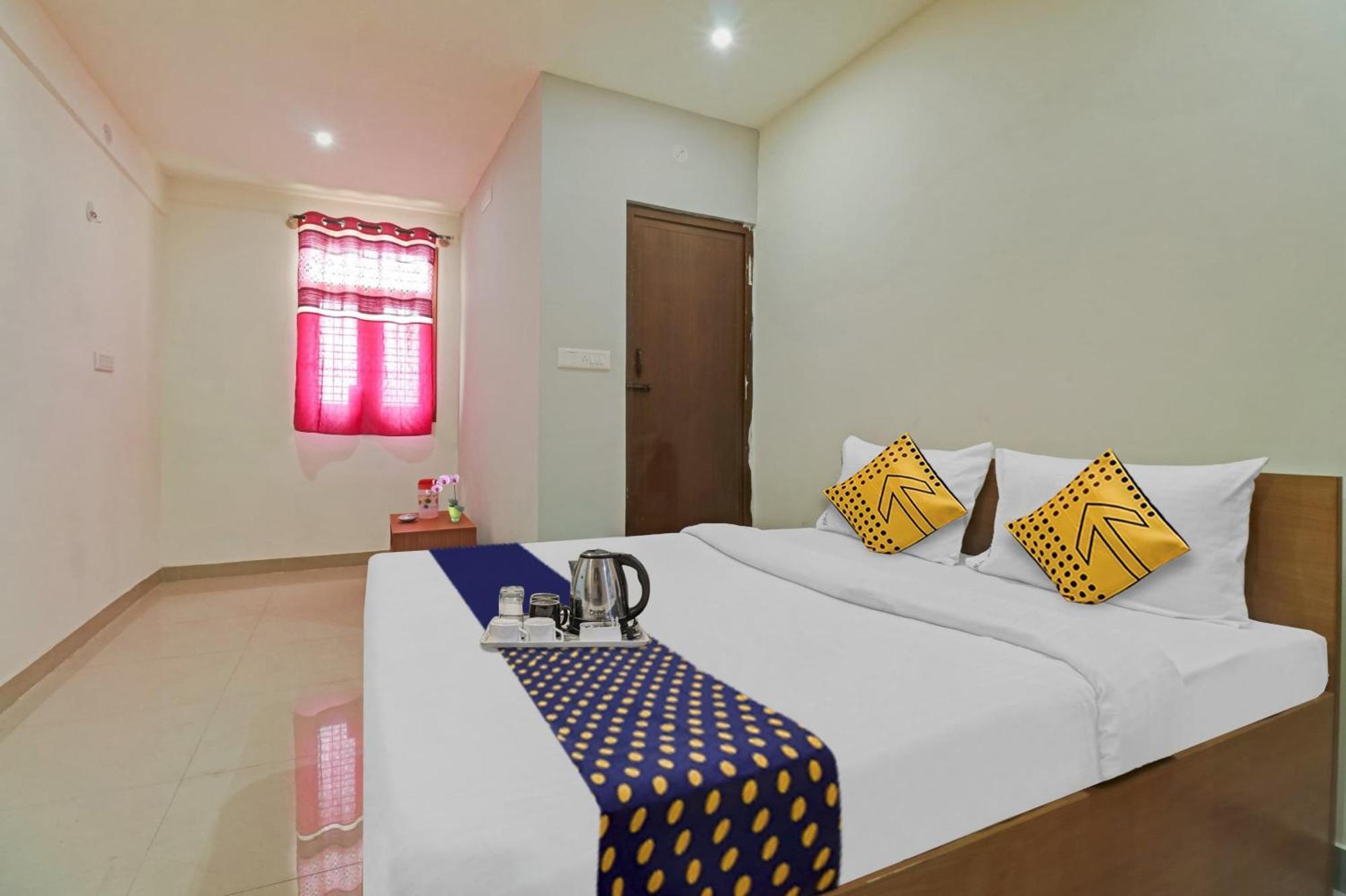 Hotel Spot On 70112 Sri Saptagiri Bording 3*