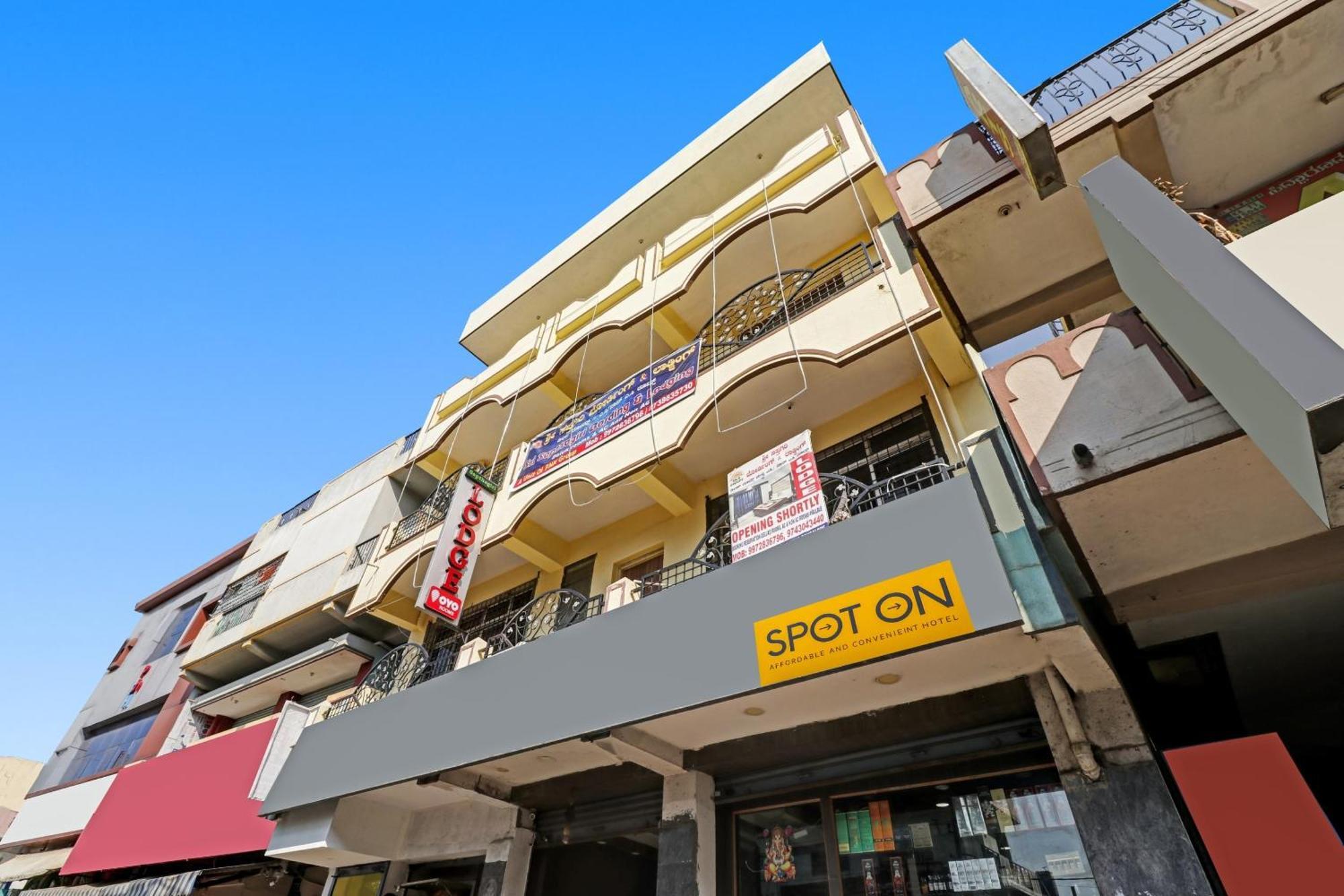 Spot On 70112 Sri Saptagiri Bording Hotel
