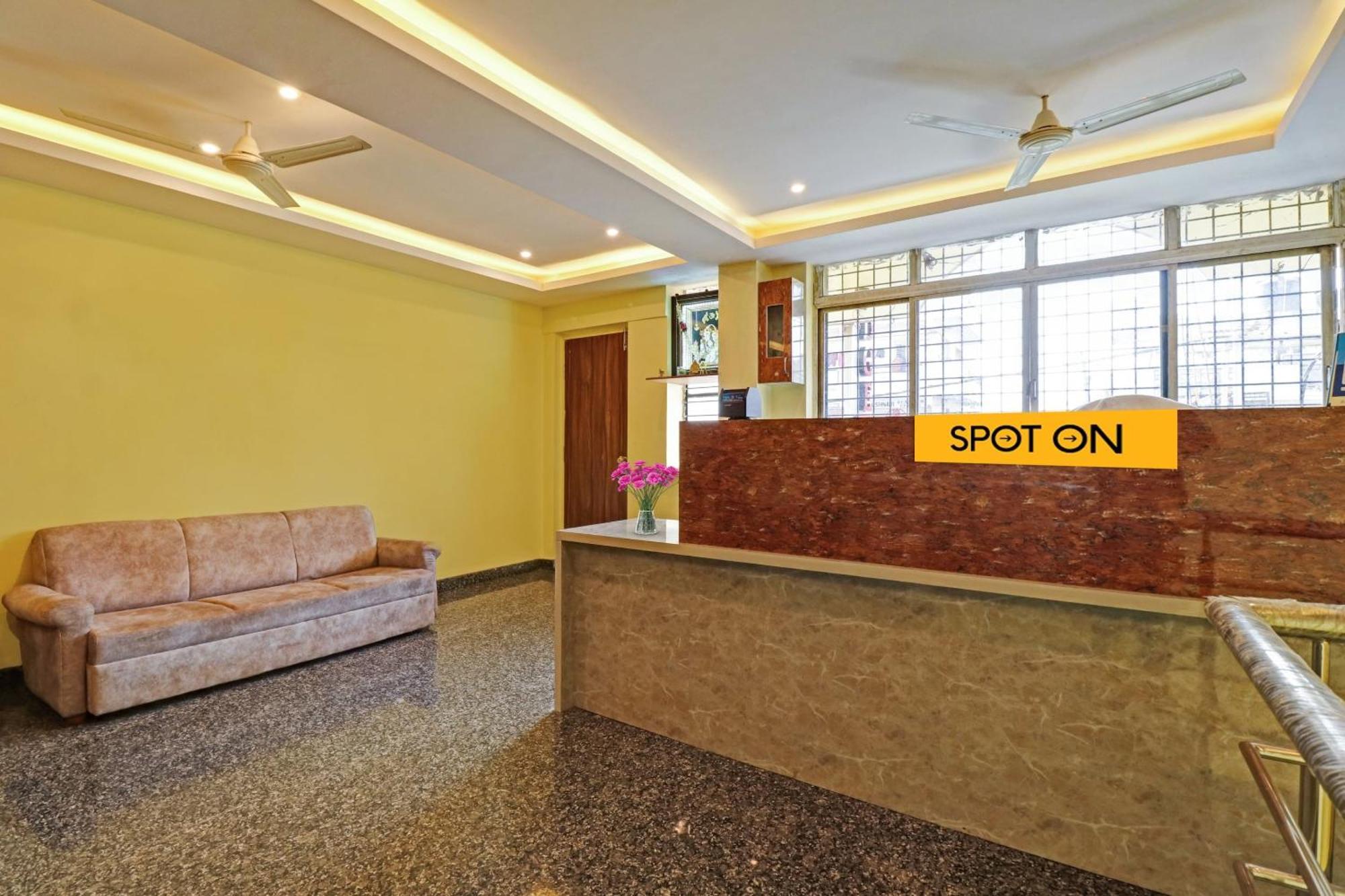 Spot On 70112 Sri Saptagiri Bording Hotel