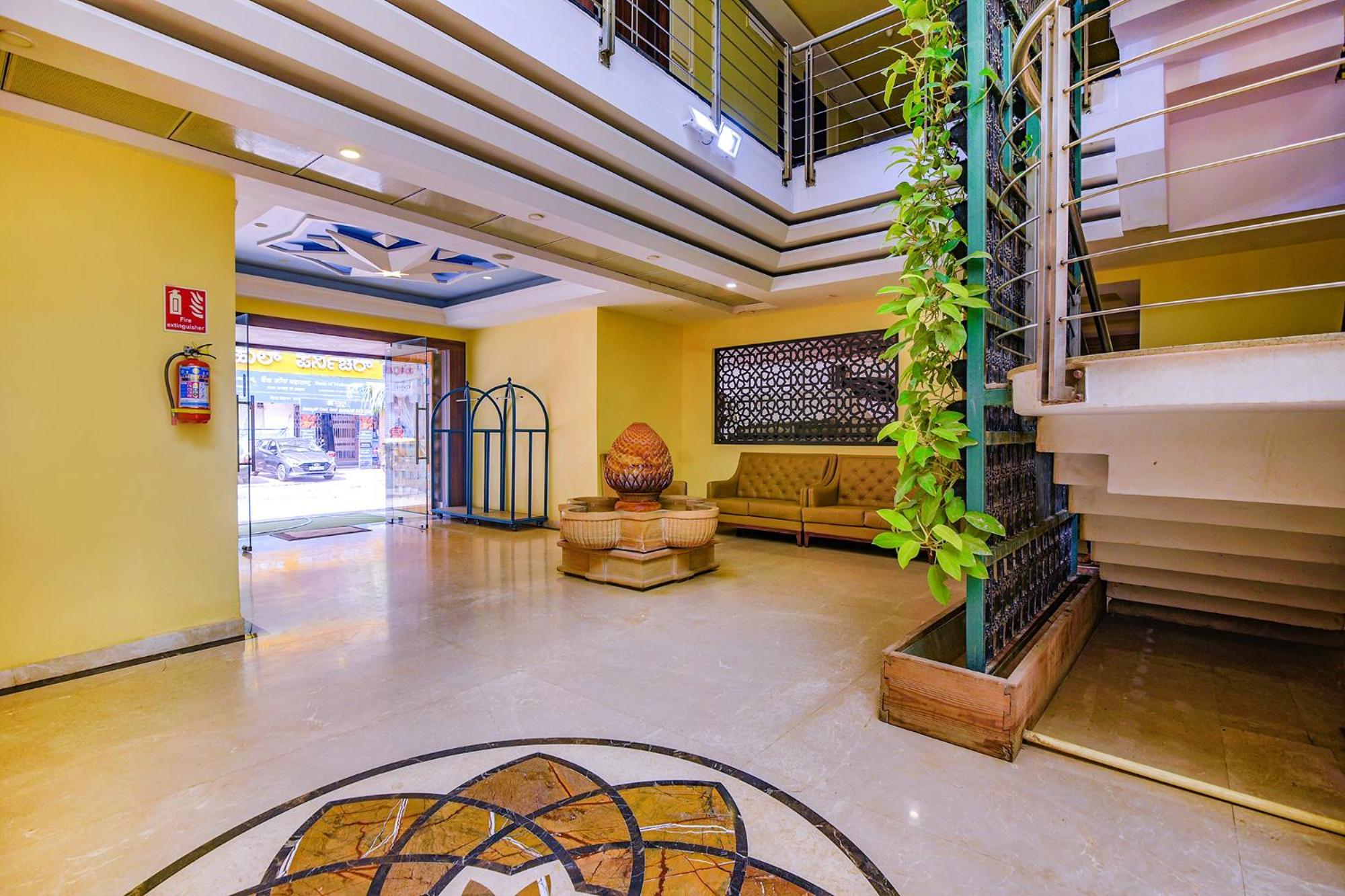 Hotel Fabhotel Phoenix - Nr M Chinnaswamy Stadium Bangalore