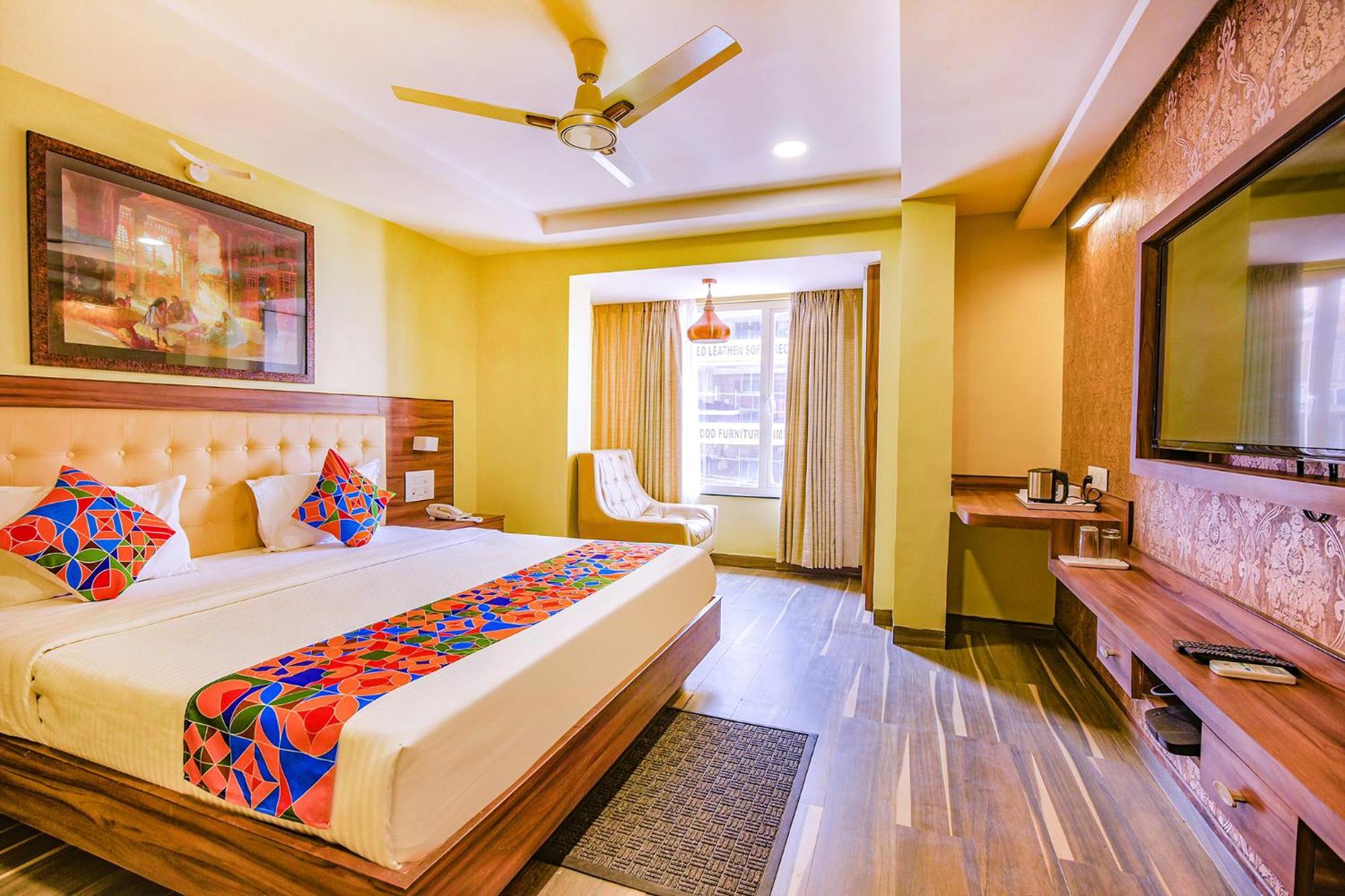 Hotel Fabhotel Phoenix - Nr M Chinnaswamy Stadium