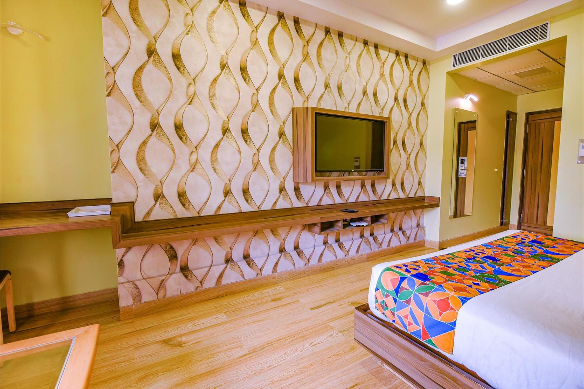 Hotel Fabhotel Phoenix - Nr M Chinnaswamy Stadium