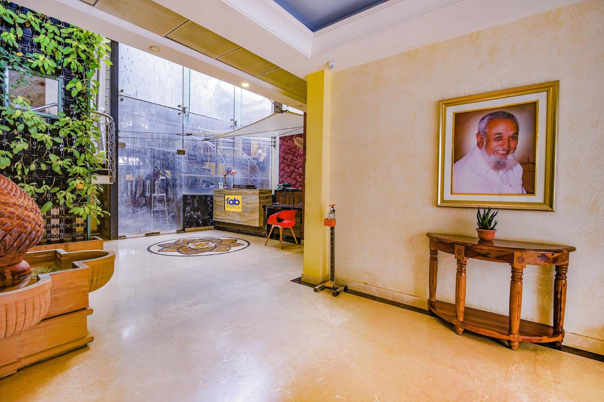 Hotel Fabhotel Phoenix - Nr M Chinnaswamy Stadium