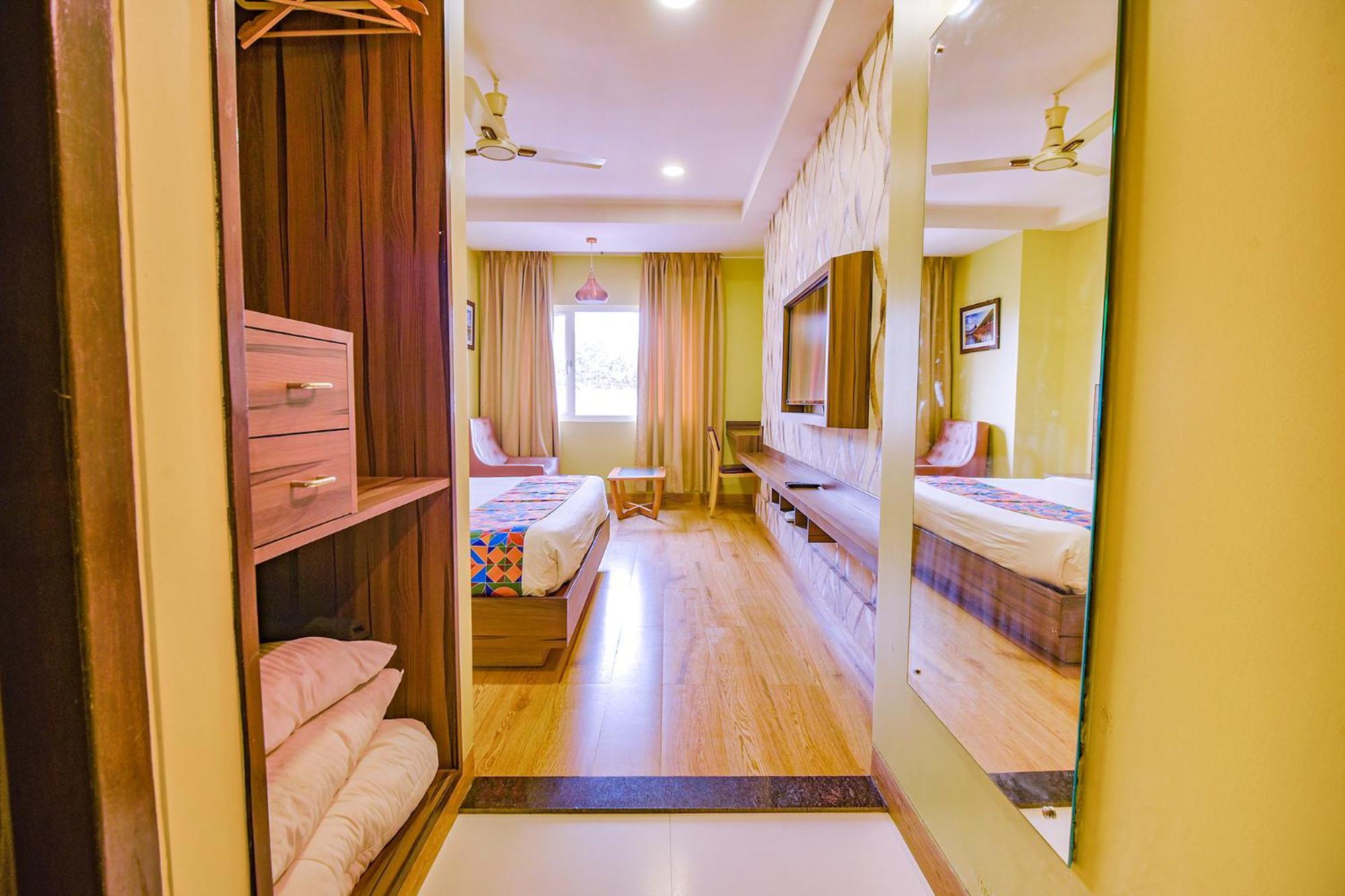 Hotel Fabhotel Phoenix - Nr M Chinnaswamy Stadium Bangalore