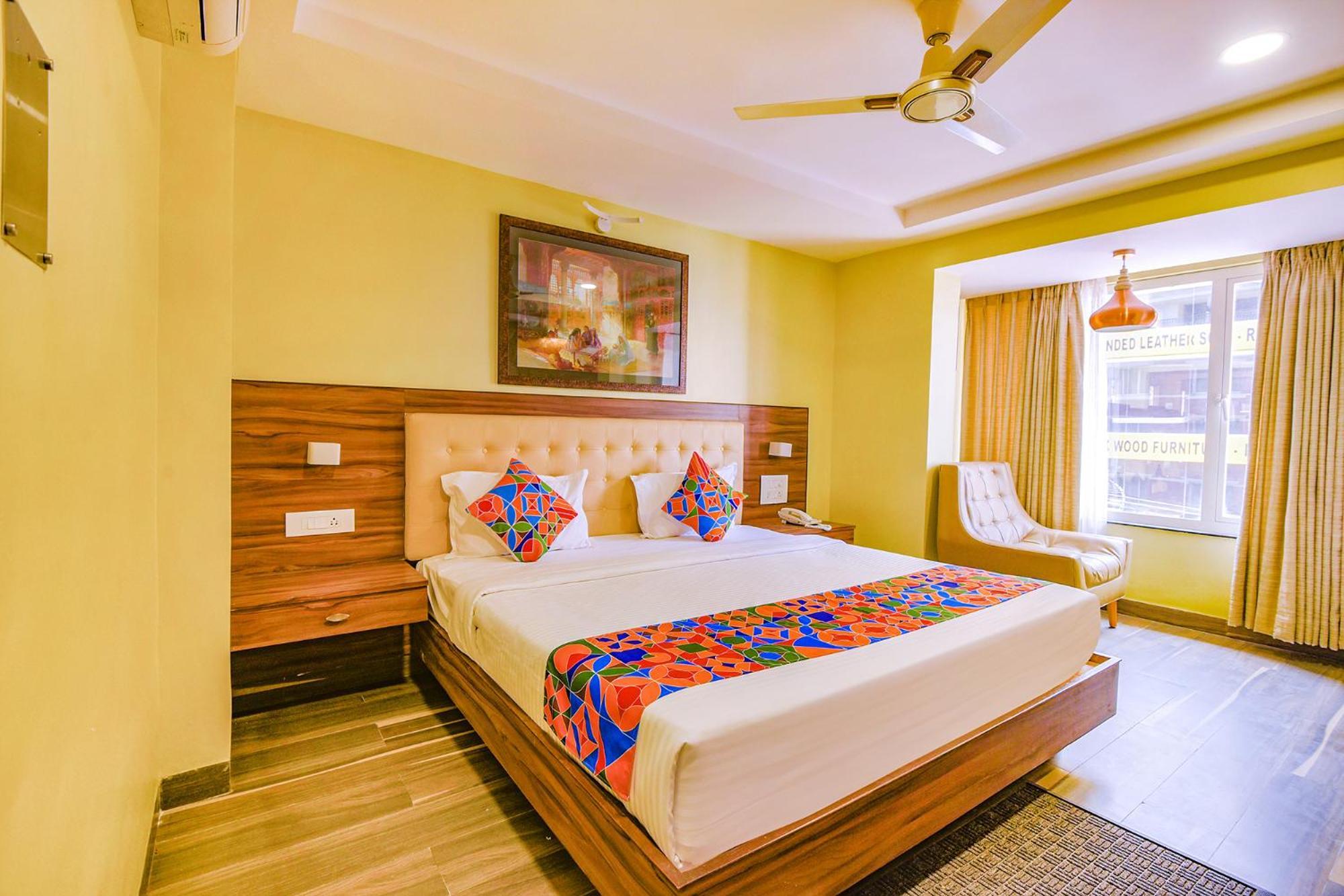 Hotel Fabhotel Phoenix - Nr M Chinnaswamy Stadium