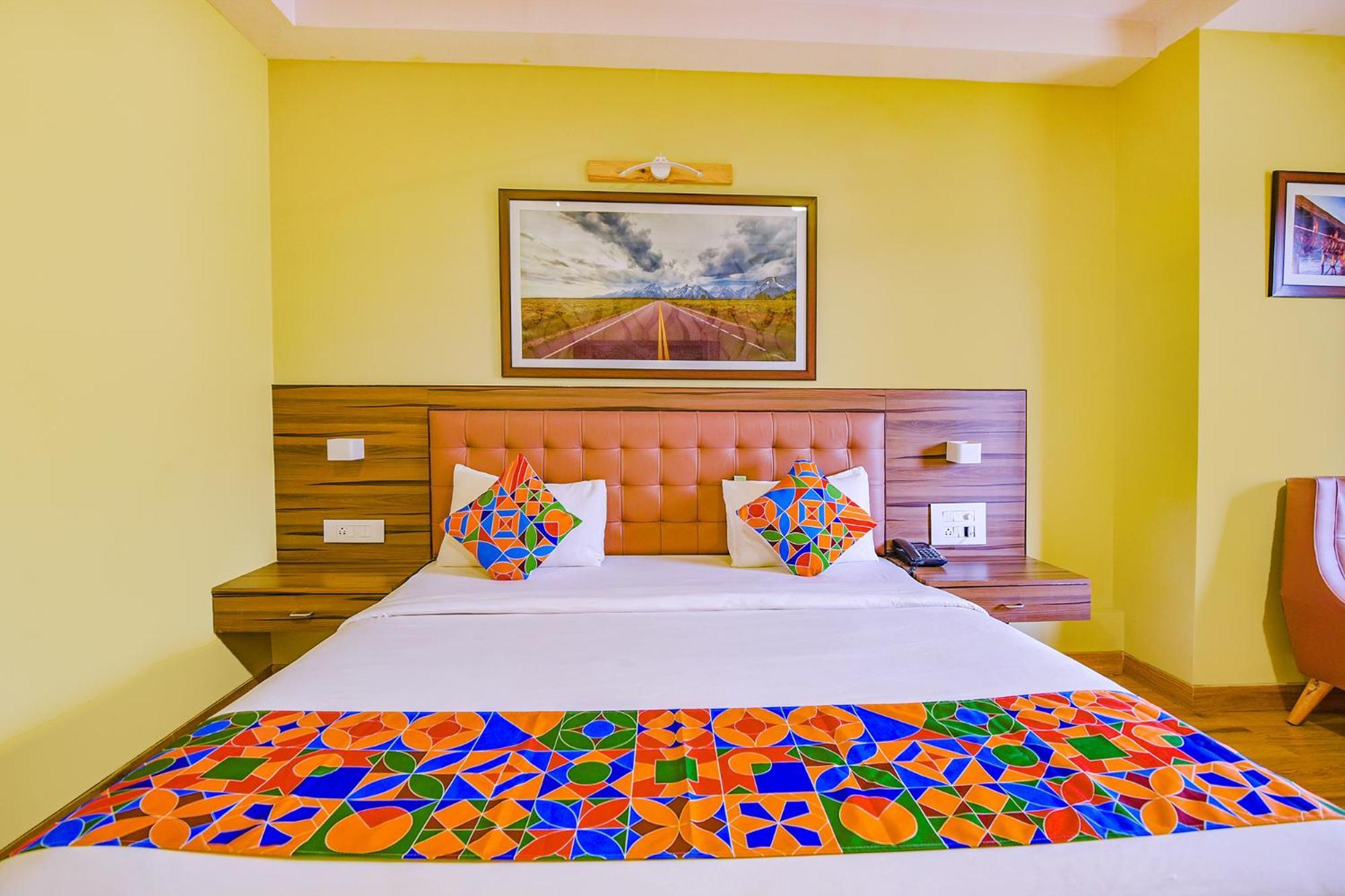 Fabhotel Phoenix - Nr M Chinnaswamy Stadium Bangalore