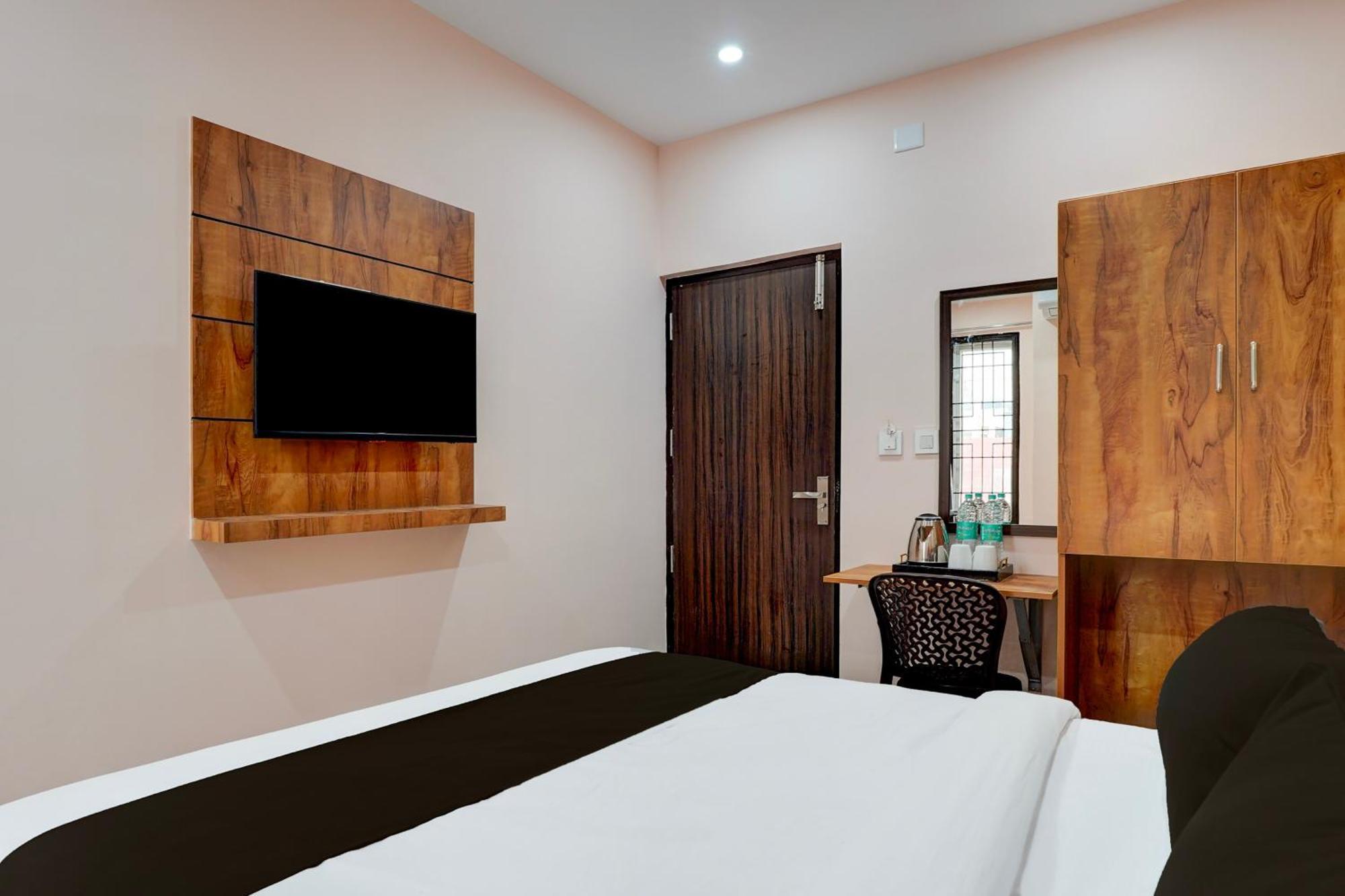 O Golden Comforts Hotel