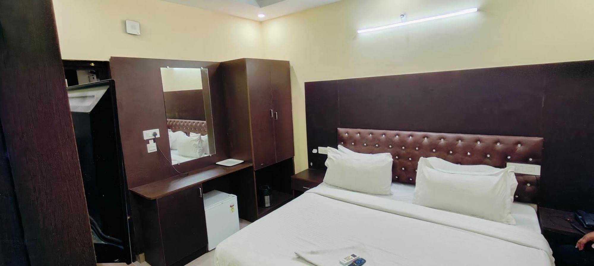 Pph Royal Gs Comforts Opp Mall Of Hotel Bangalore