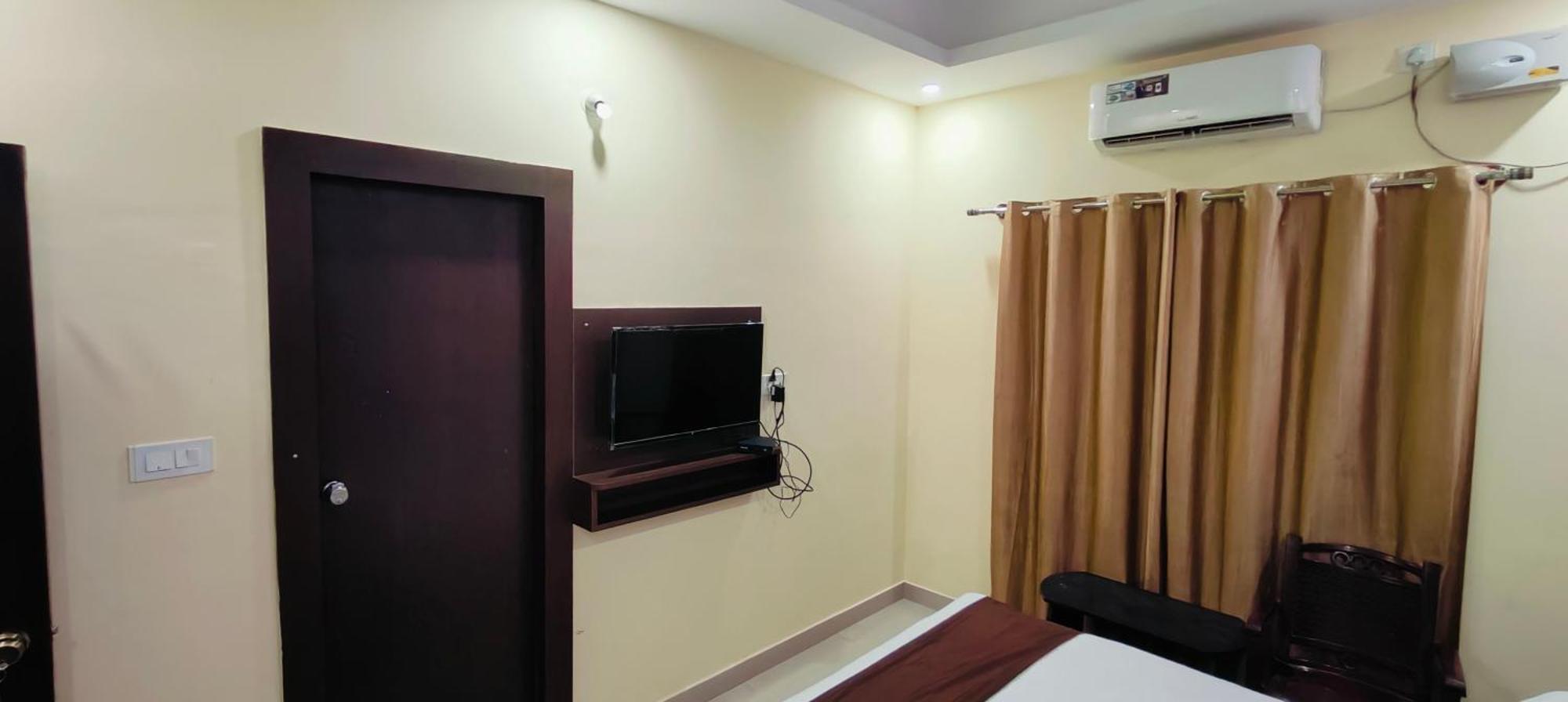 Pph Royal Gs Comforts Opp Mall Of 3*