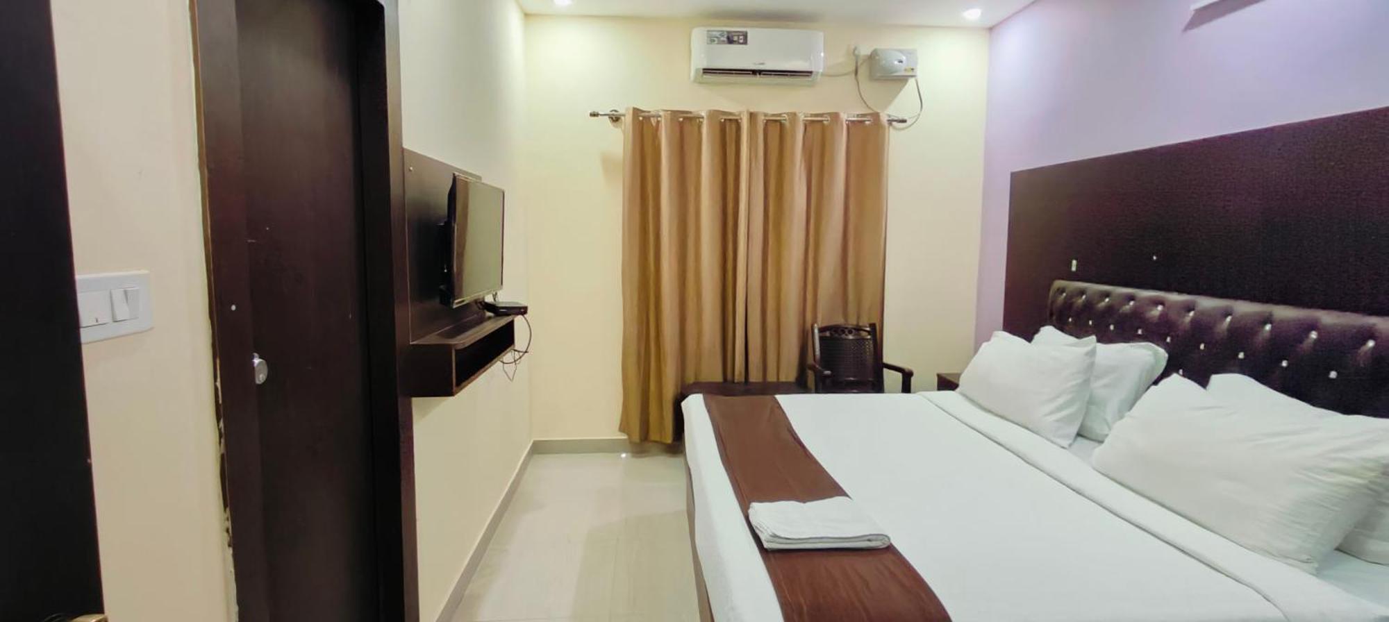 Hotel Pph Royal Gs Comforts Opp Mall Of Bangalore