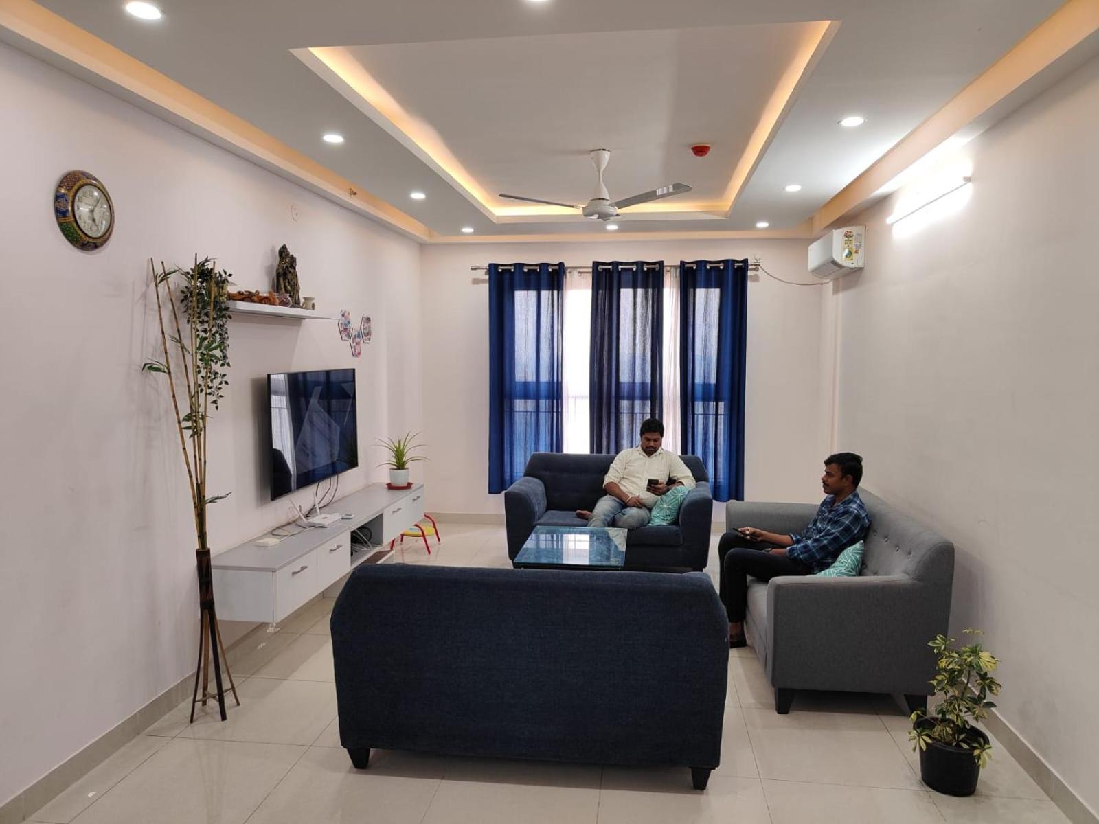 Apartment In Comfort At 22 Floor Spacious 3bhk In Kr Puram Your Away From *