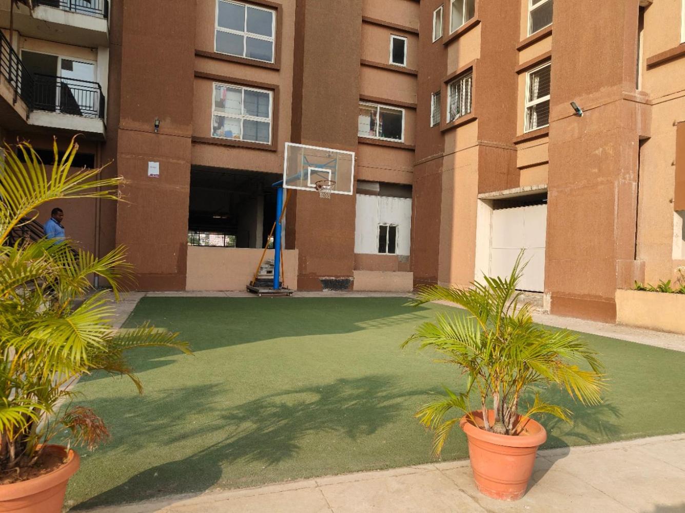 Astonishing 3bhk At 6-floor For Family Only *